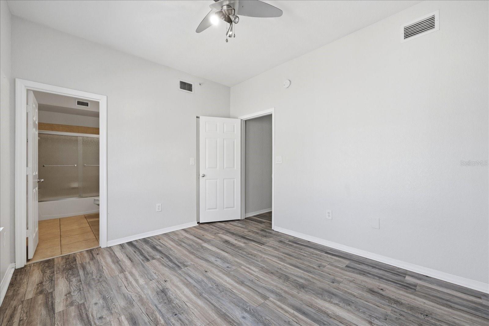 Image 26 of 35 For 5202 Hampton Beach Place 5202