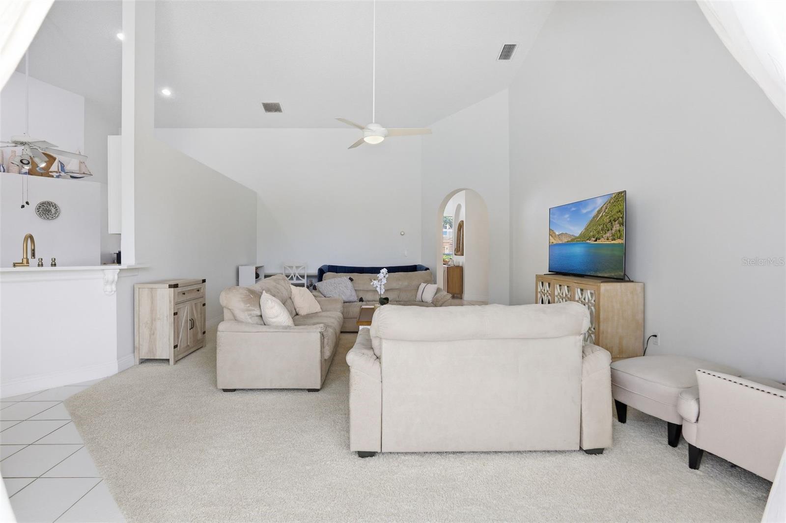 Image 17 of 59 For 10520 Gleam Court