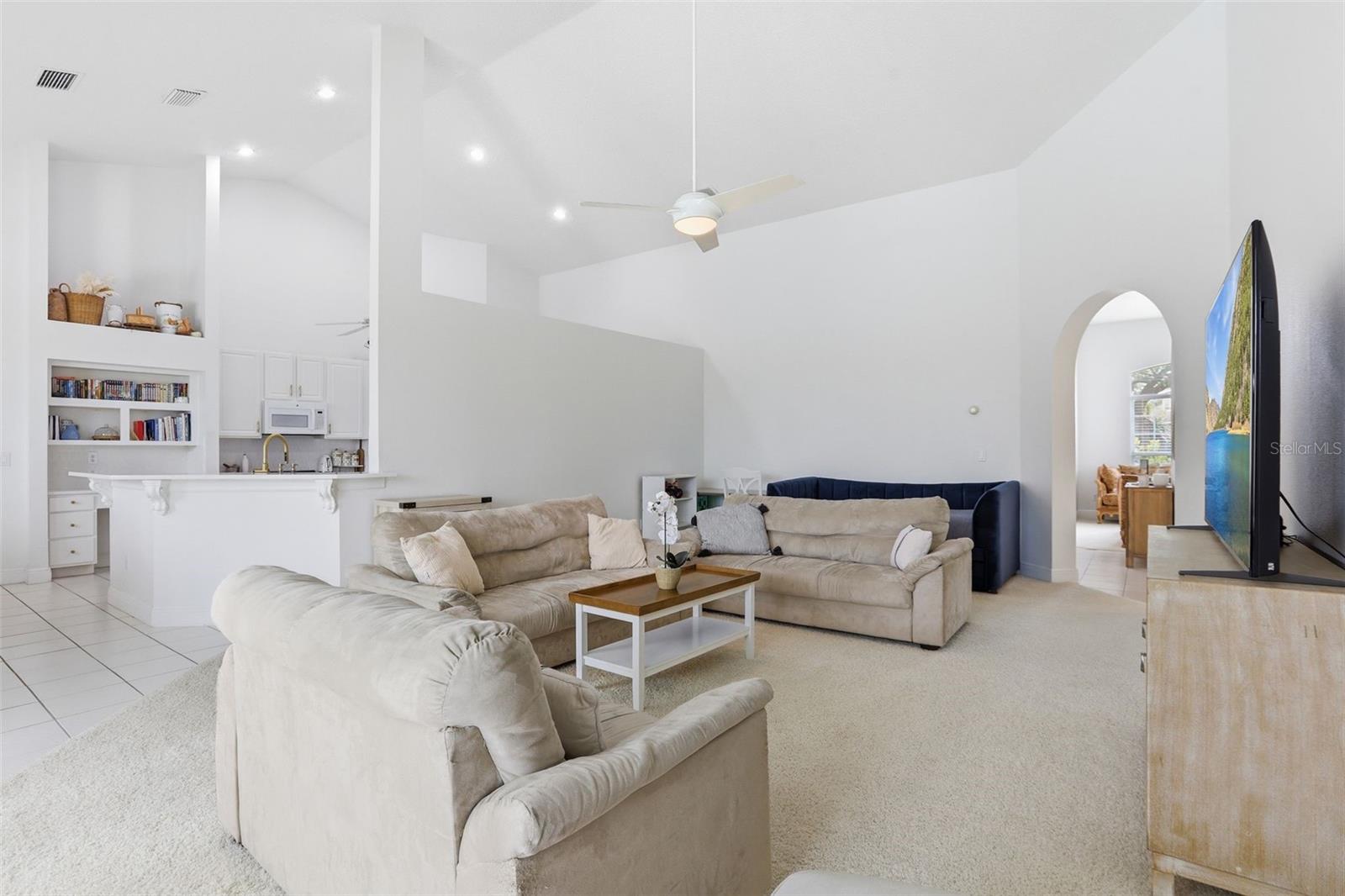 Image 18 of 59 For 10520 Gleam Court