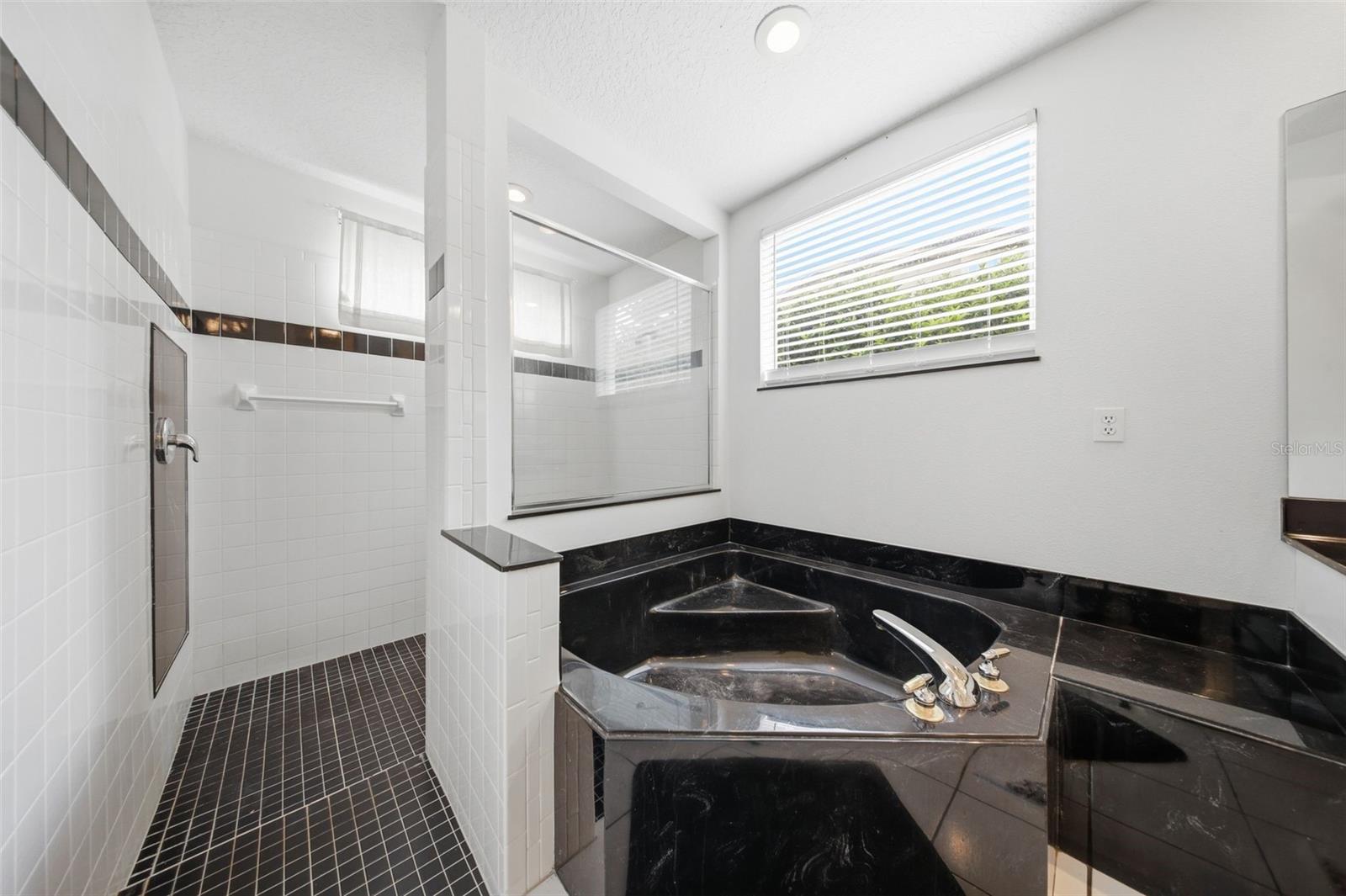 Image 25 of 59 For 10520 Gleam Court