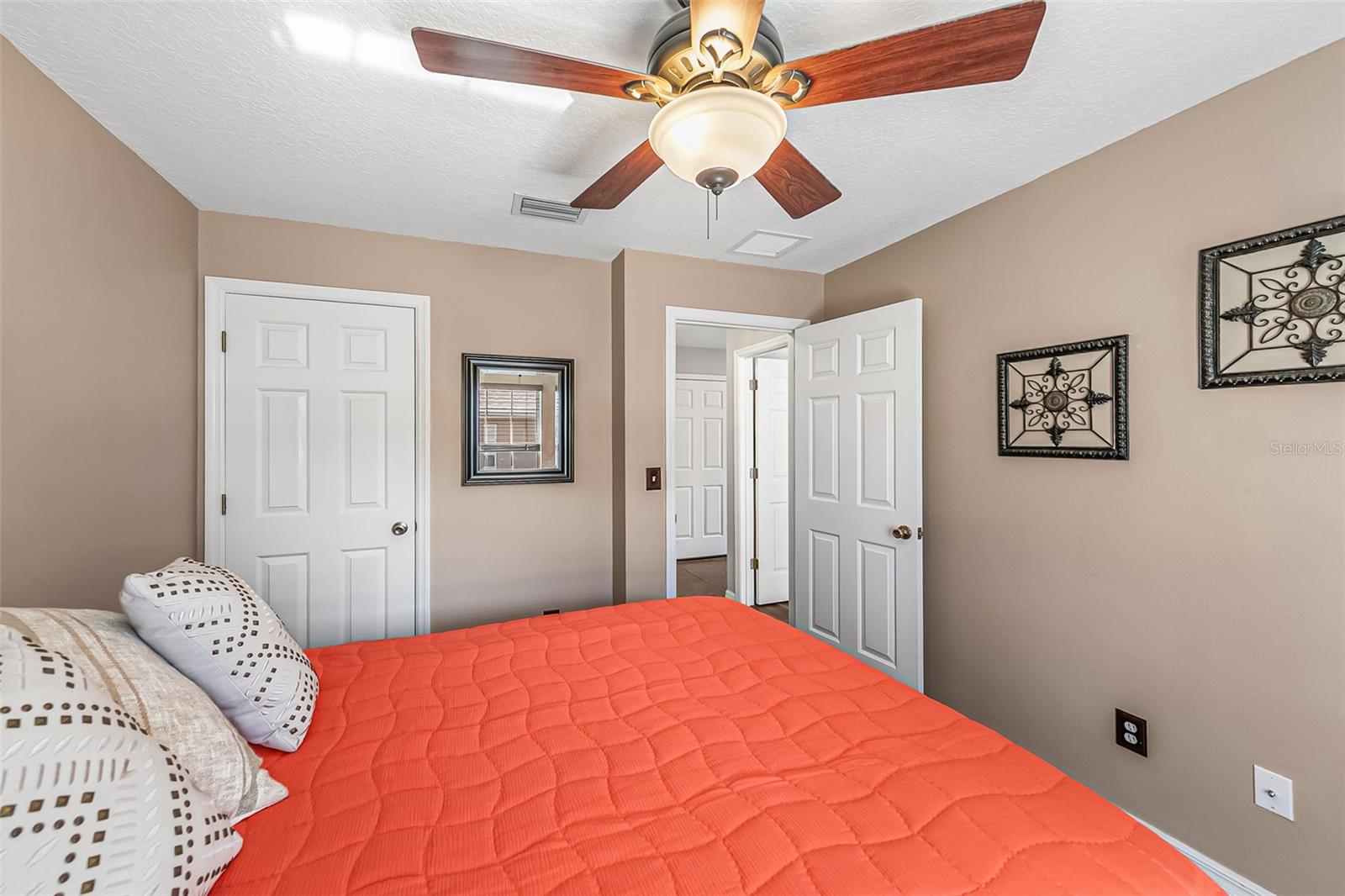 Image 14 of 56 For 112 Hurst Court