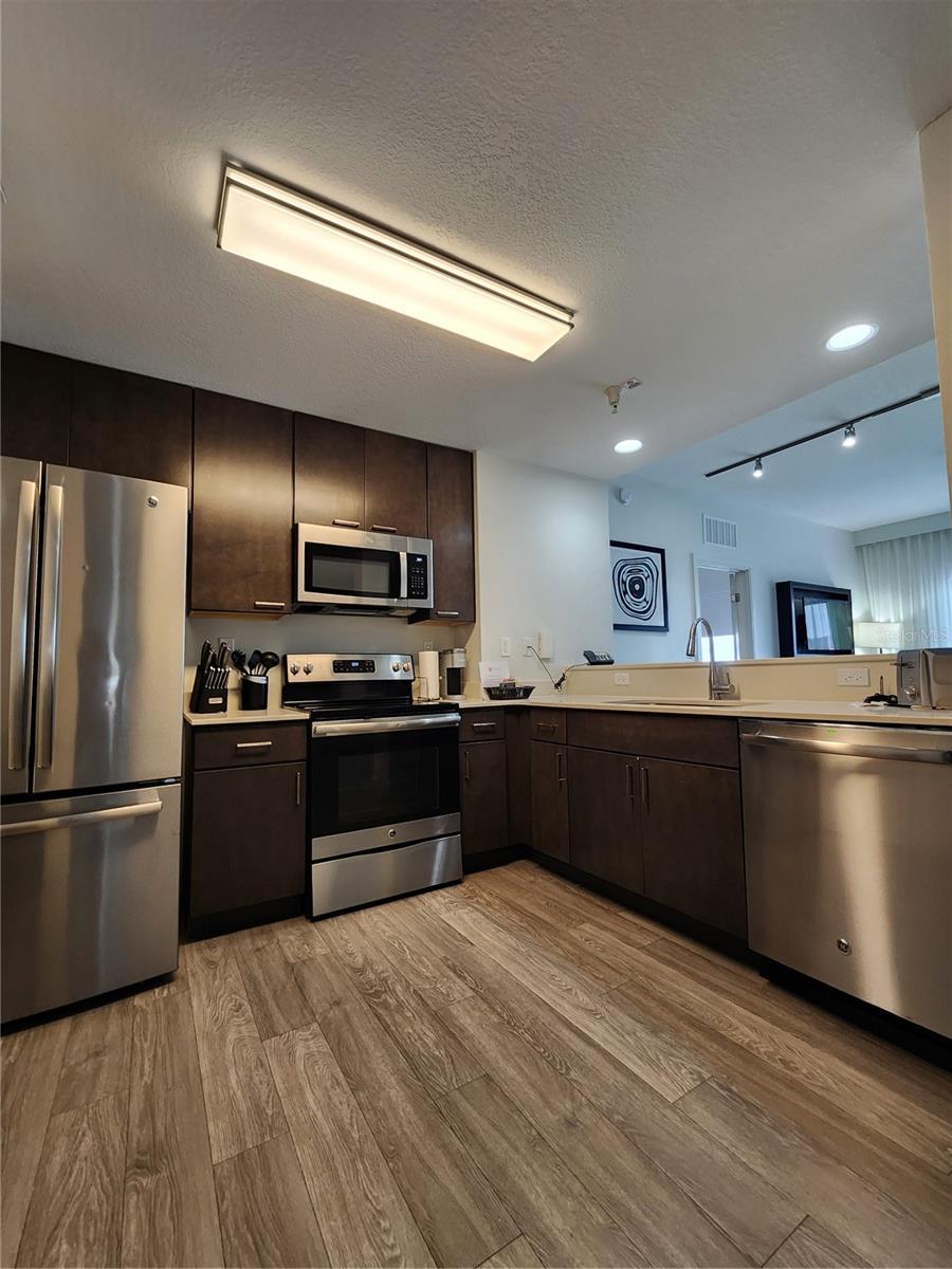 Image 3 of 21 For 14501 Grove Resort Avenue 3737