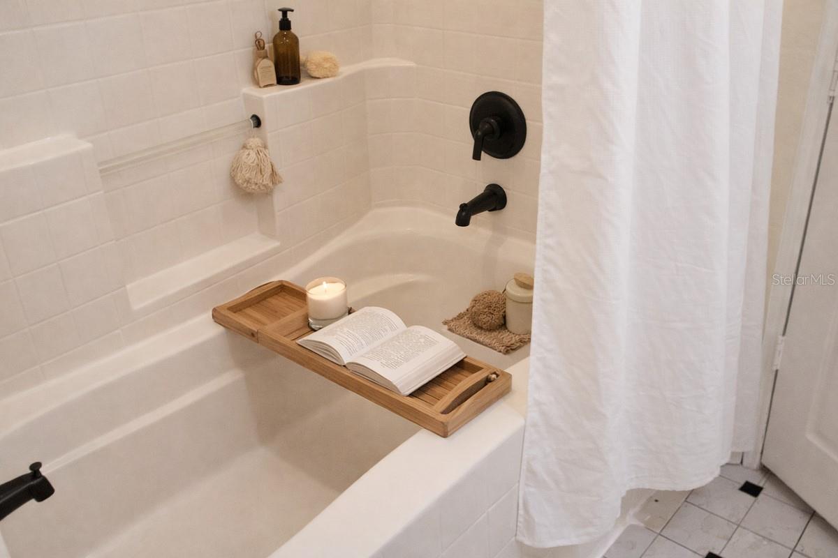 Image 15 of 24 For 860 Orange Avenue 440