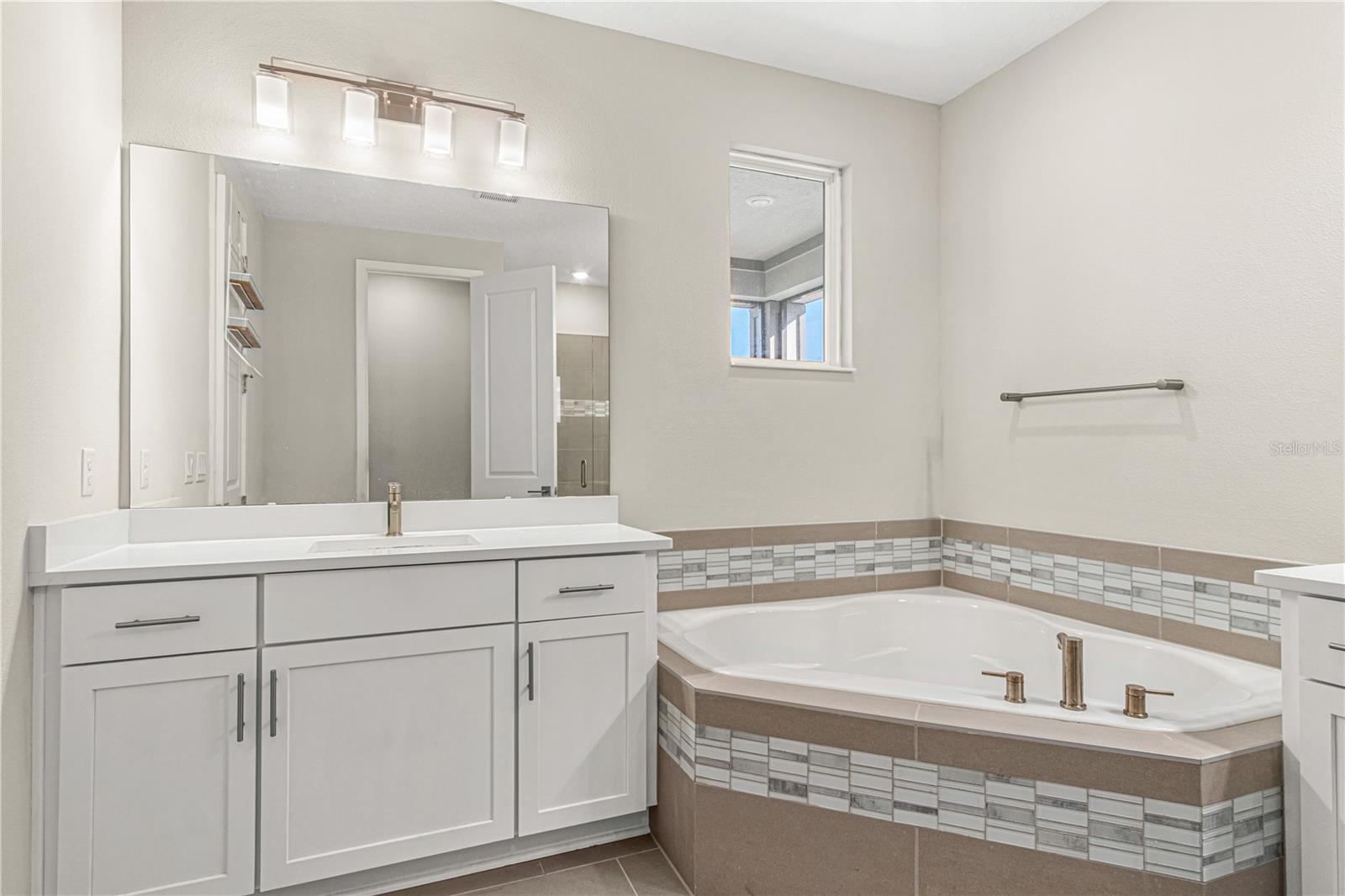 Image 23 of 46 For 7505 Alpine Butterfly Lane