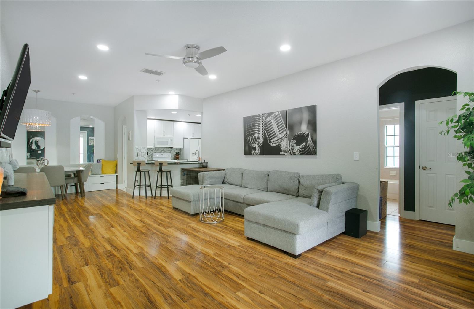 Image 4 of 16 For 3051 Greystone Loop  302