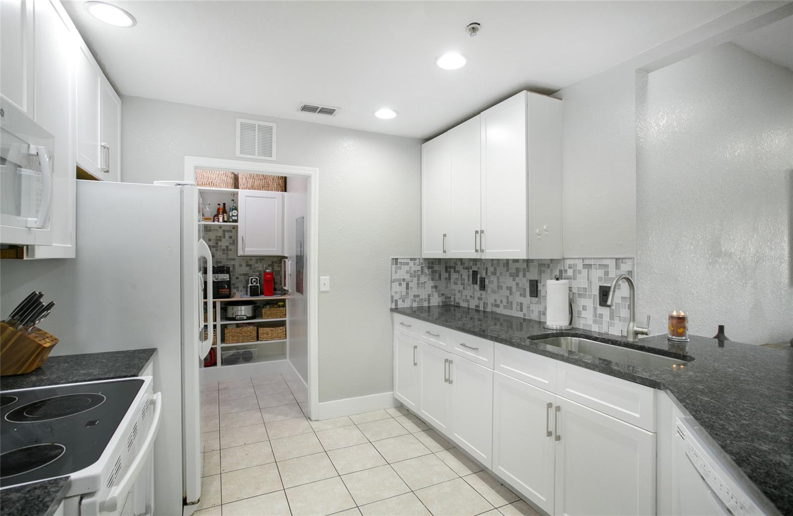 Image 5 of 16 For 3051 Greystone Loop  302