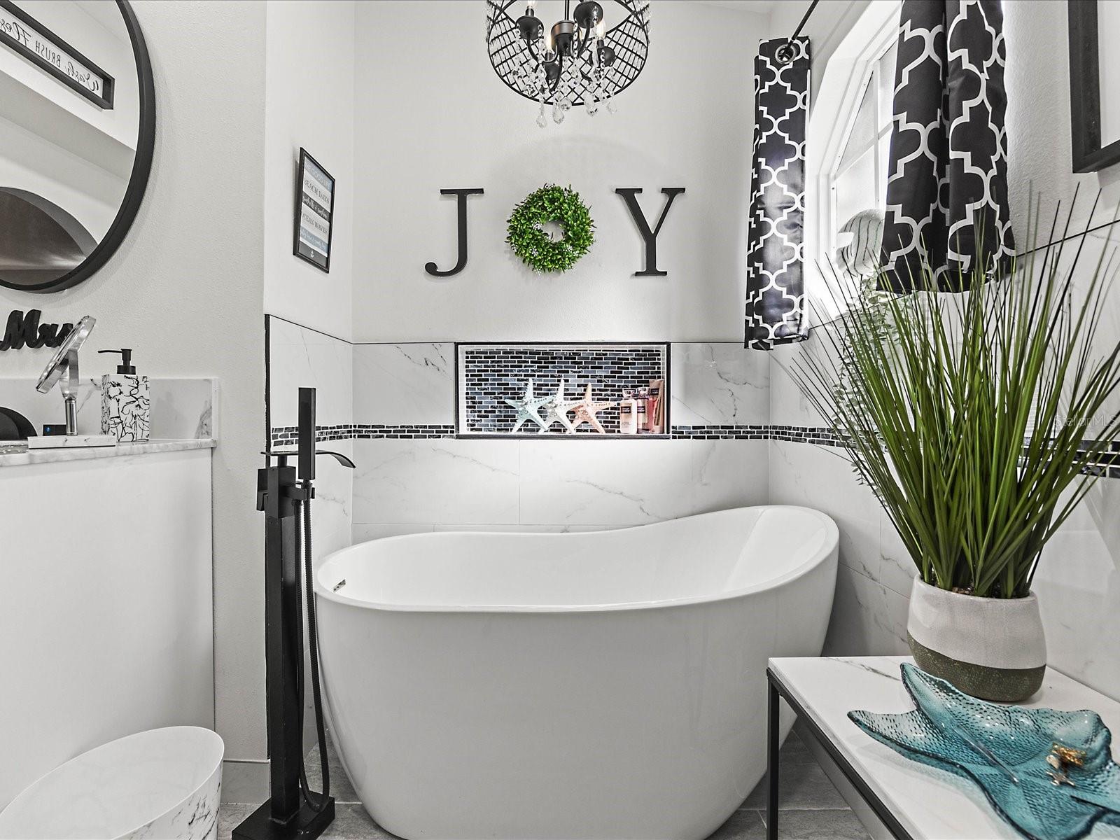 Image 4 of 28 For 837 Grande Regal Point