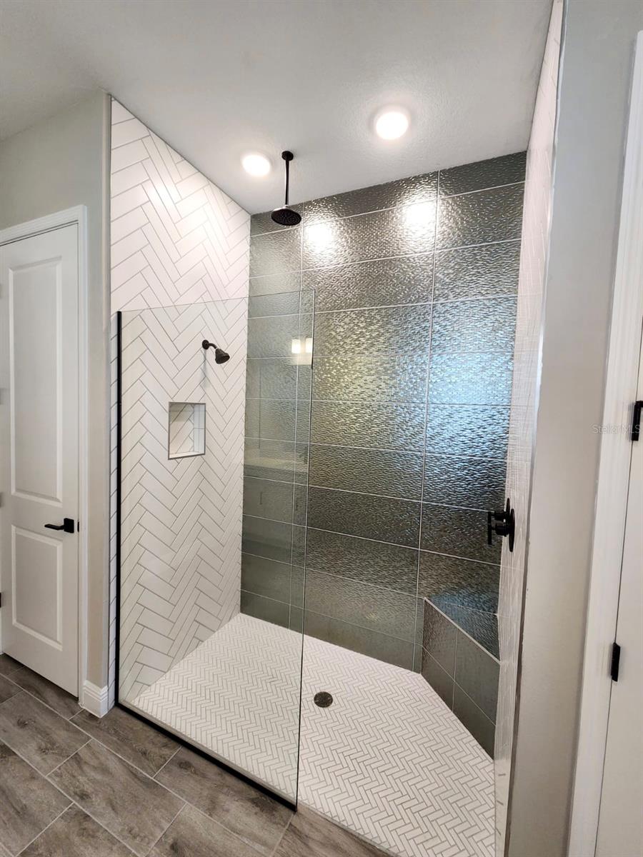 Image 13 of 34 For 18435 Mowry Court