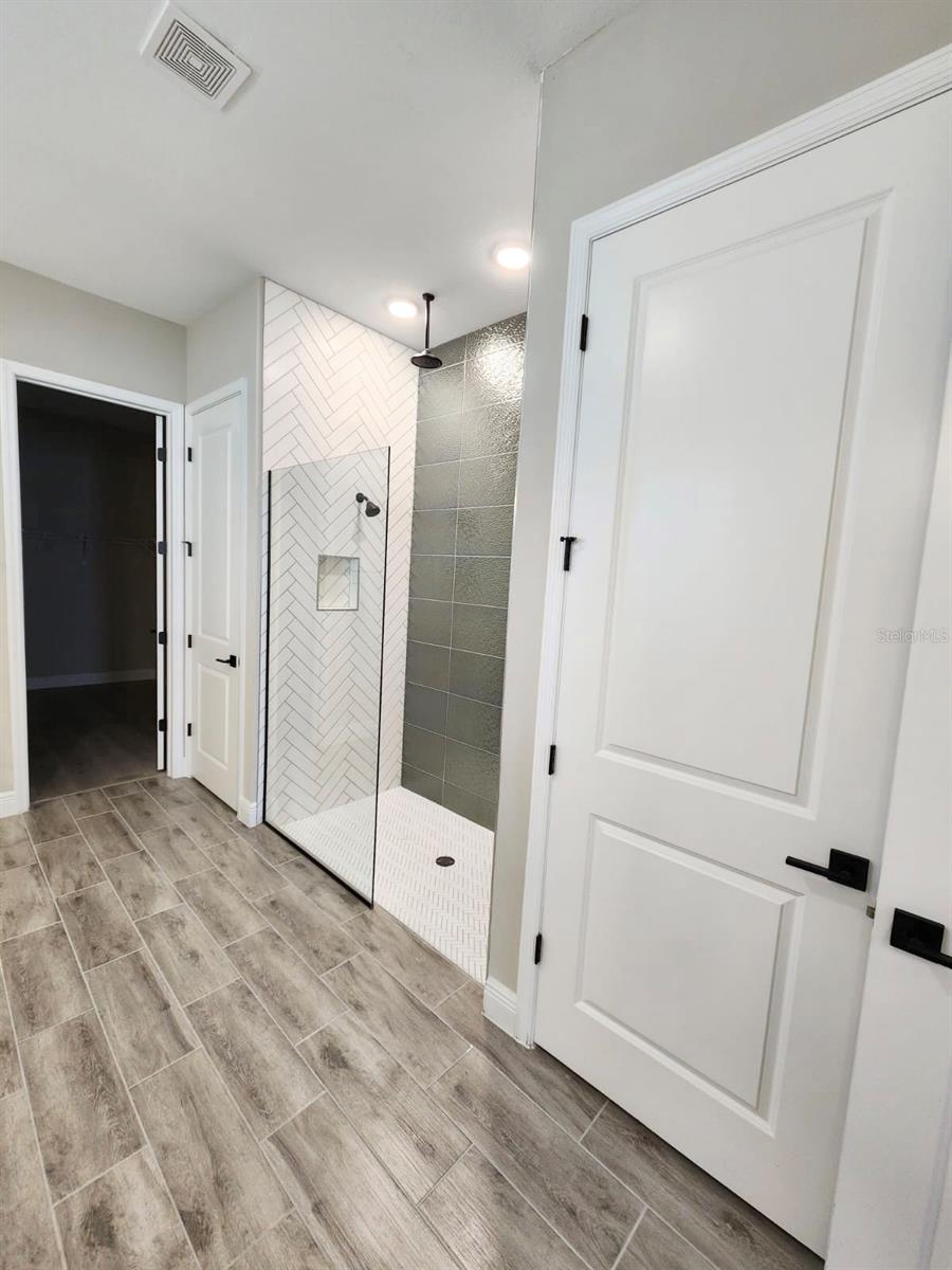 Image 16 of 34 For 18435 Mowry Court