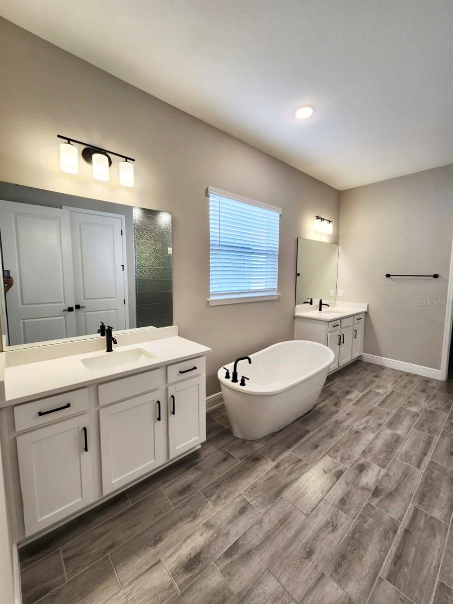 Image 17 of 34 For 18435 Mowry Court