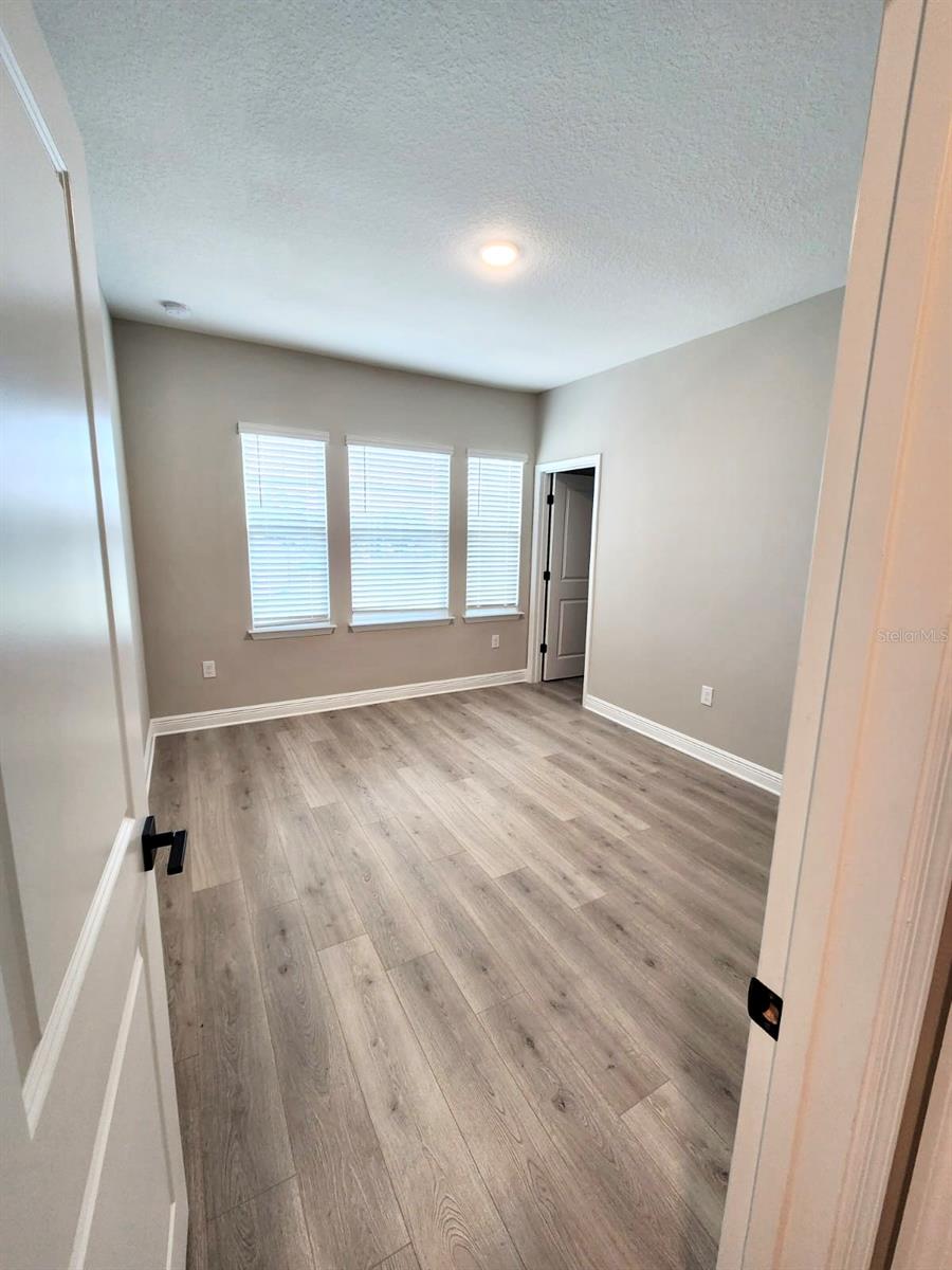 Image 26 of 34 For 18435 Mowry Court