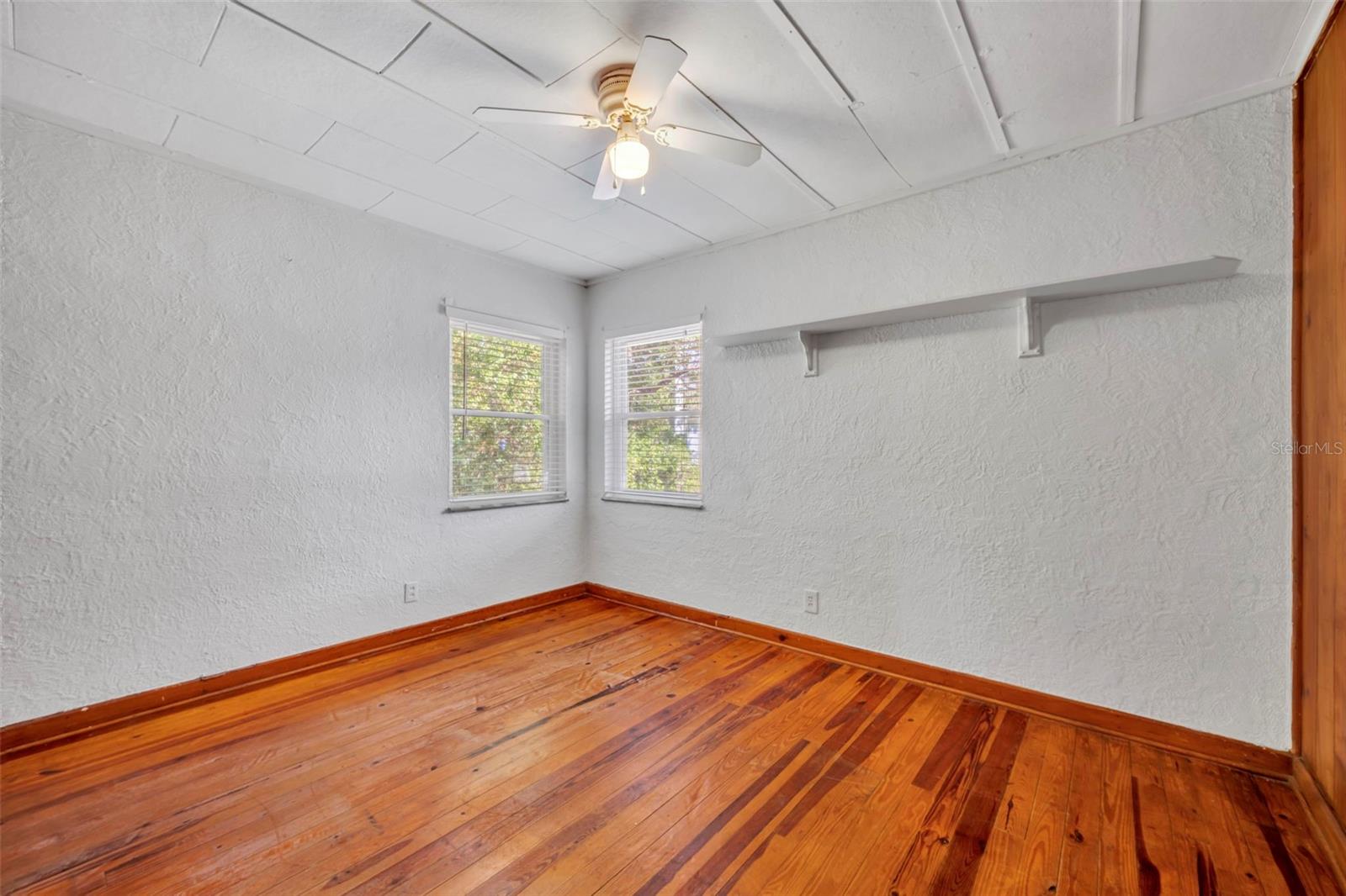 Image 15 of 23 For 11 Plumosa Avenue