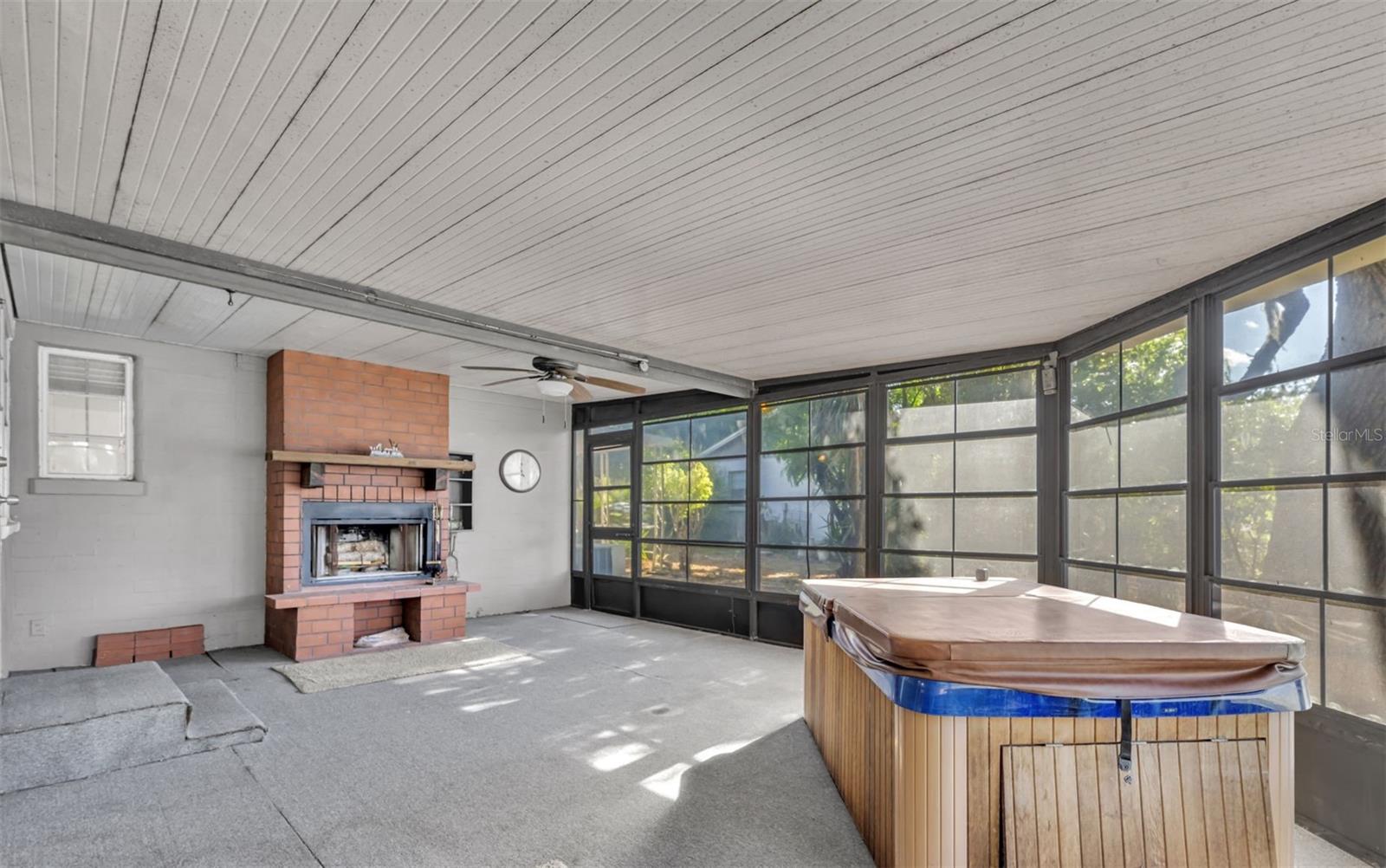 Image 18 of 23 For 11 Plumosa Avenue