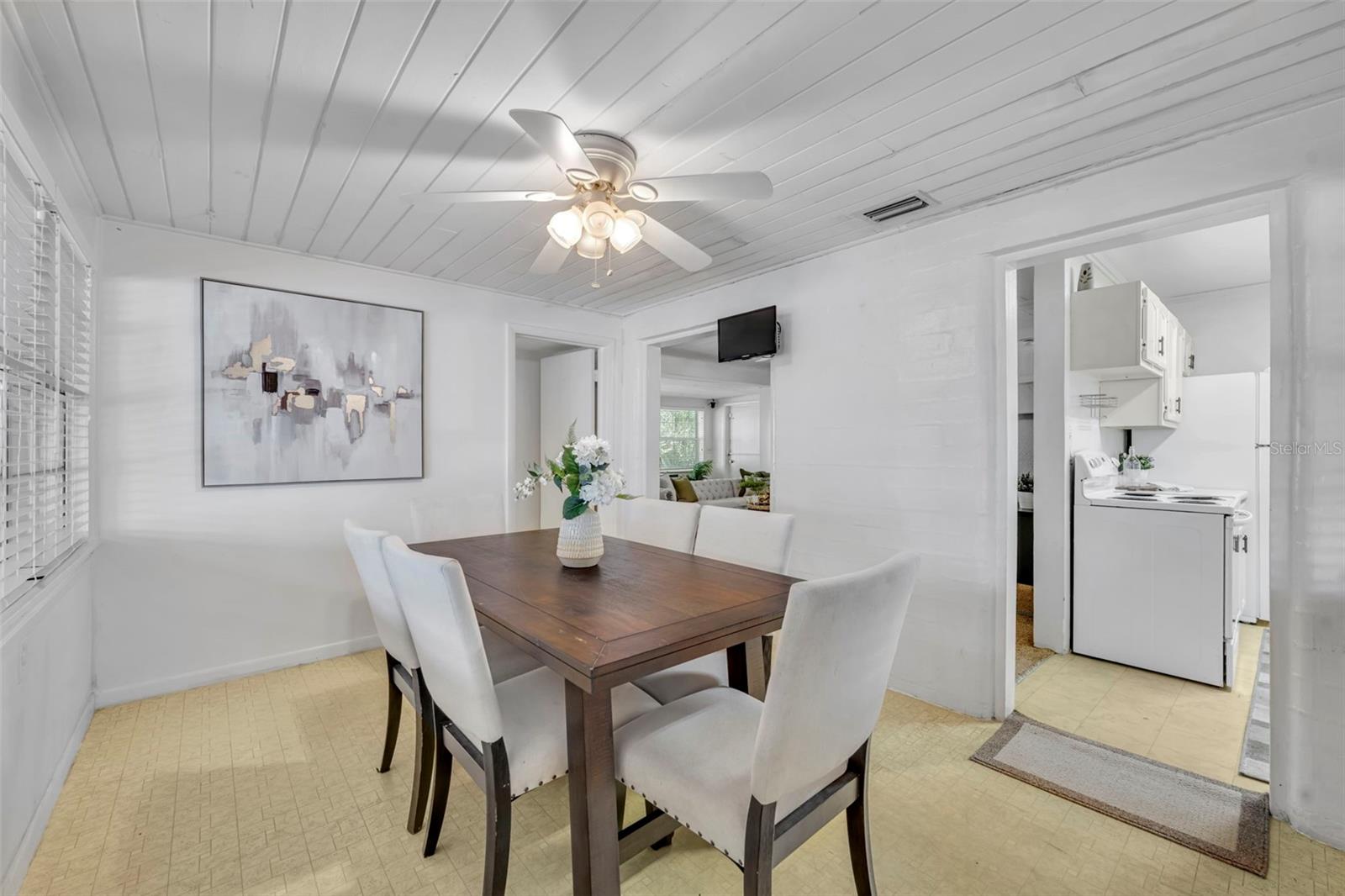 Image 8 of 23 For 11 Plumosa Avenue