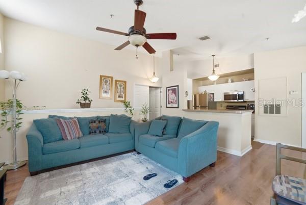 Image 4 of 19 For 1601 Columbia Arms Circle # 201