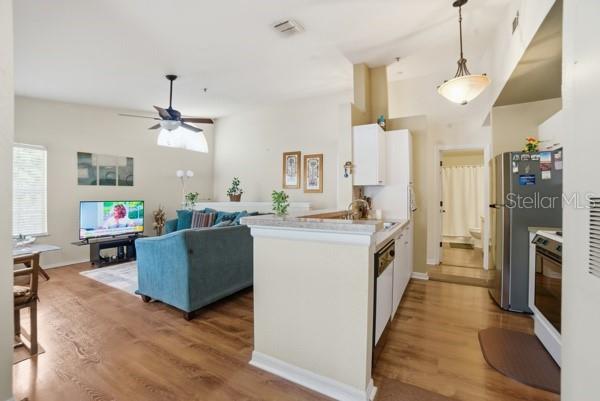 Image 7 of 19 For 1601 Columbia Arms Circle # 201