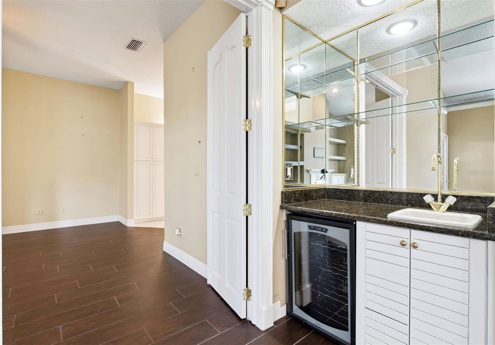 Image 9 of 52 For 1250 Langley Court