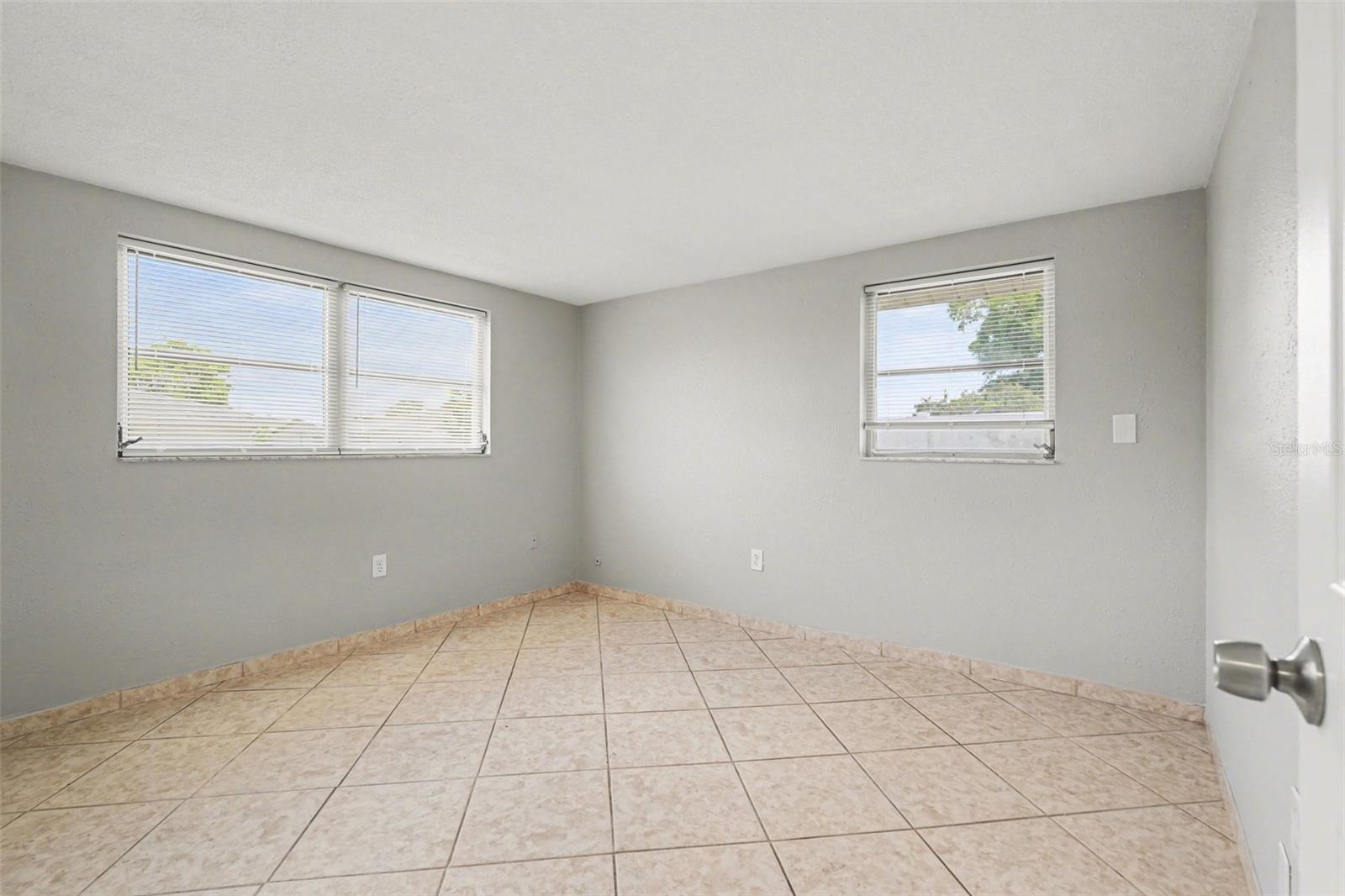 Listing photo id 10 for 7836 Lotus Drive