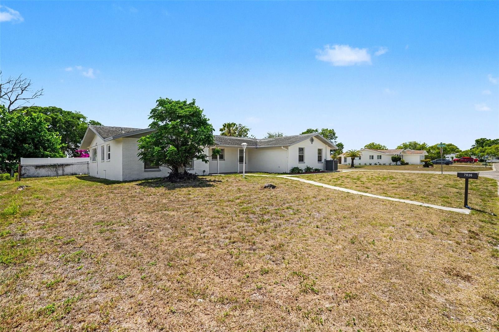 Listing photo id 1 for 7836 Lotus Drive