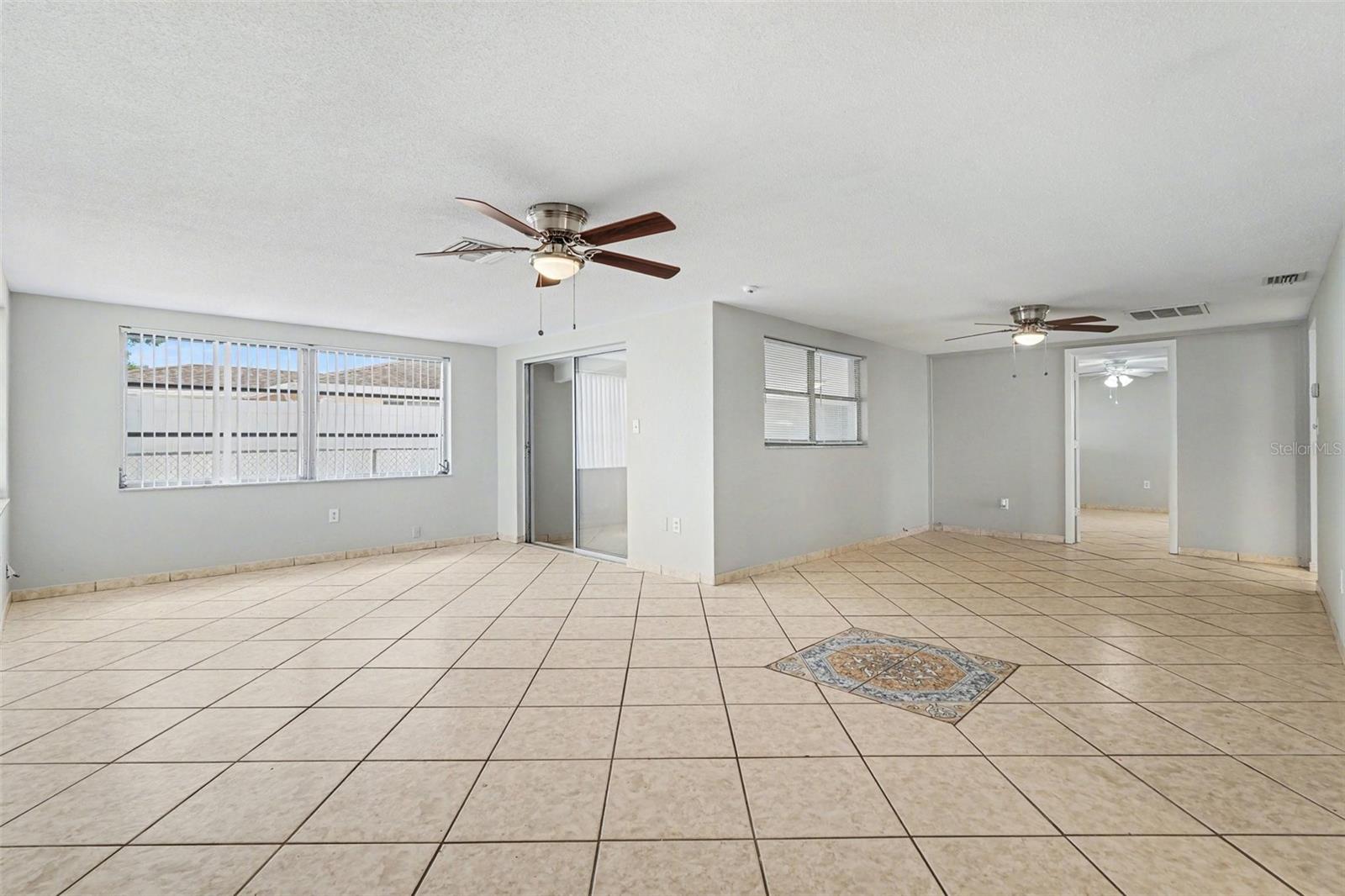 Listing photo id 4 for 7836 Lotus Drive