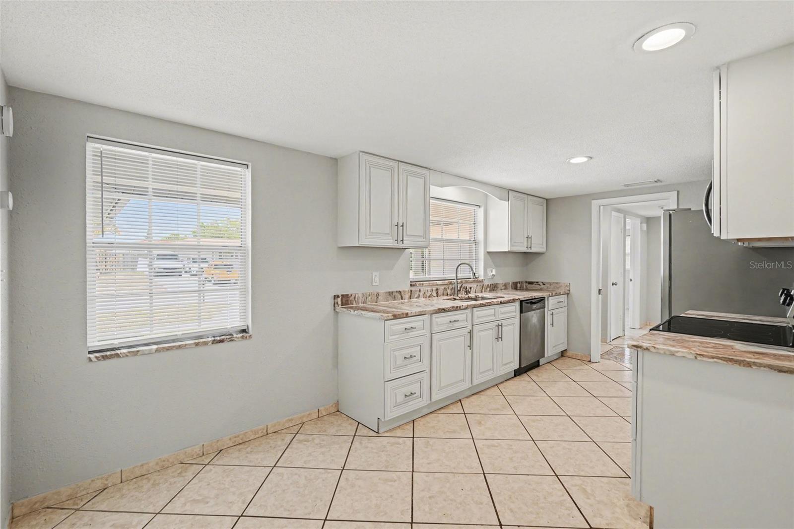 Listing photo id 6 for 7836 Lotus Drive