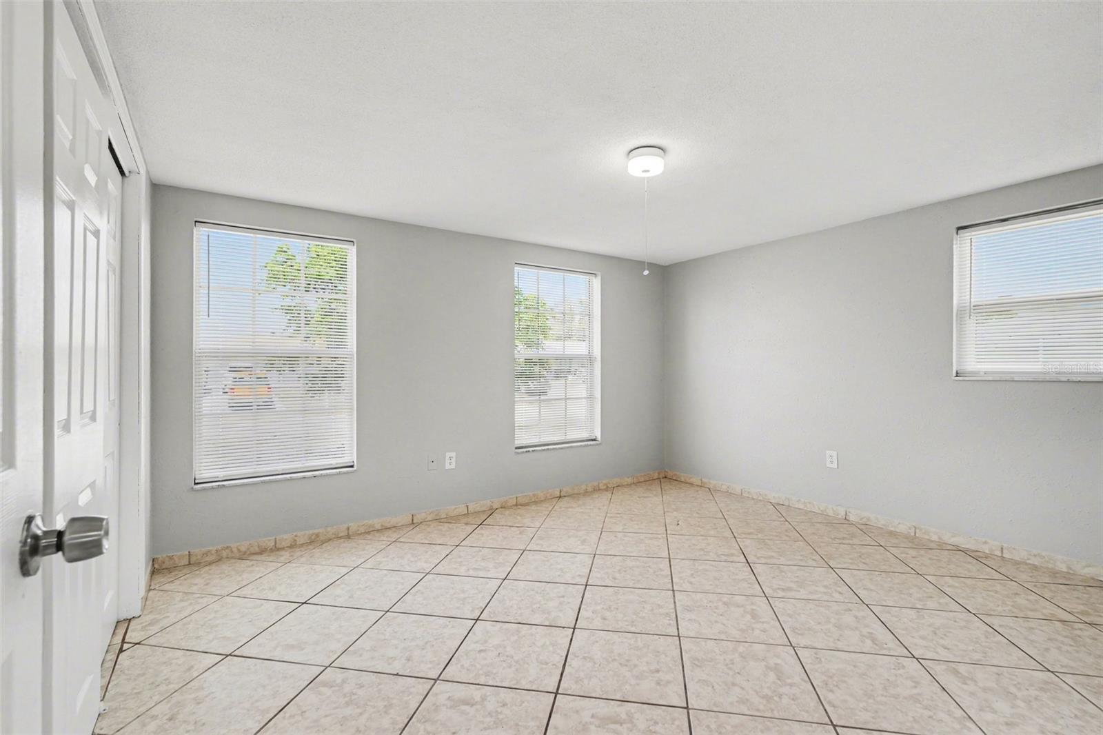 Listing photo id 7 for 7836 Lotus Drive