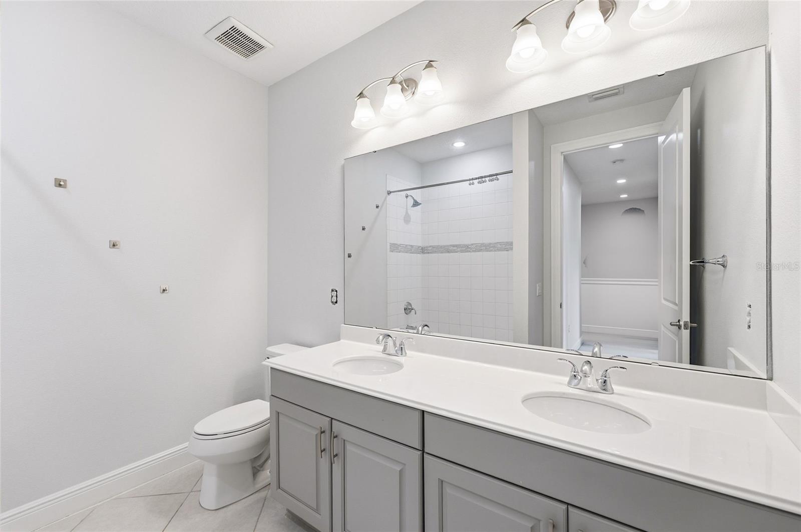 Image 16 of 25 For 8807 Fountain Palm Aly