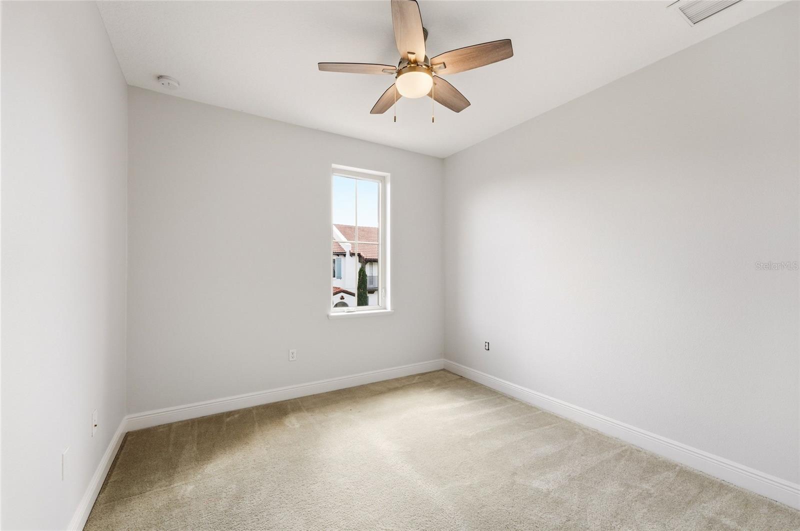 Image 17 of 25 For 8807 Fountain Palm Aly