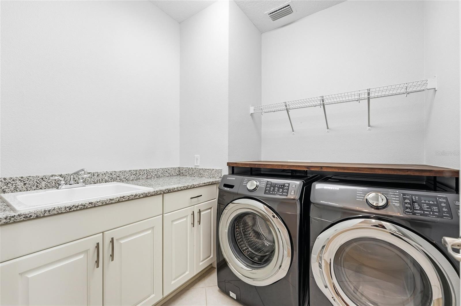 Image 18 of 25 For 8807 Fountain Palm Aly