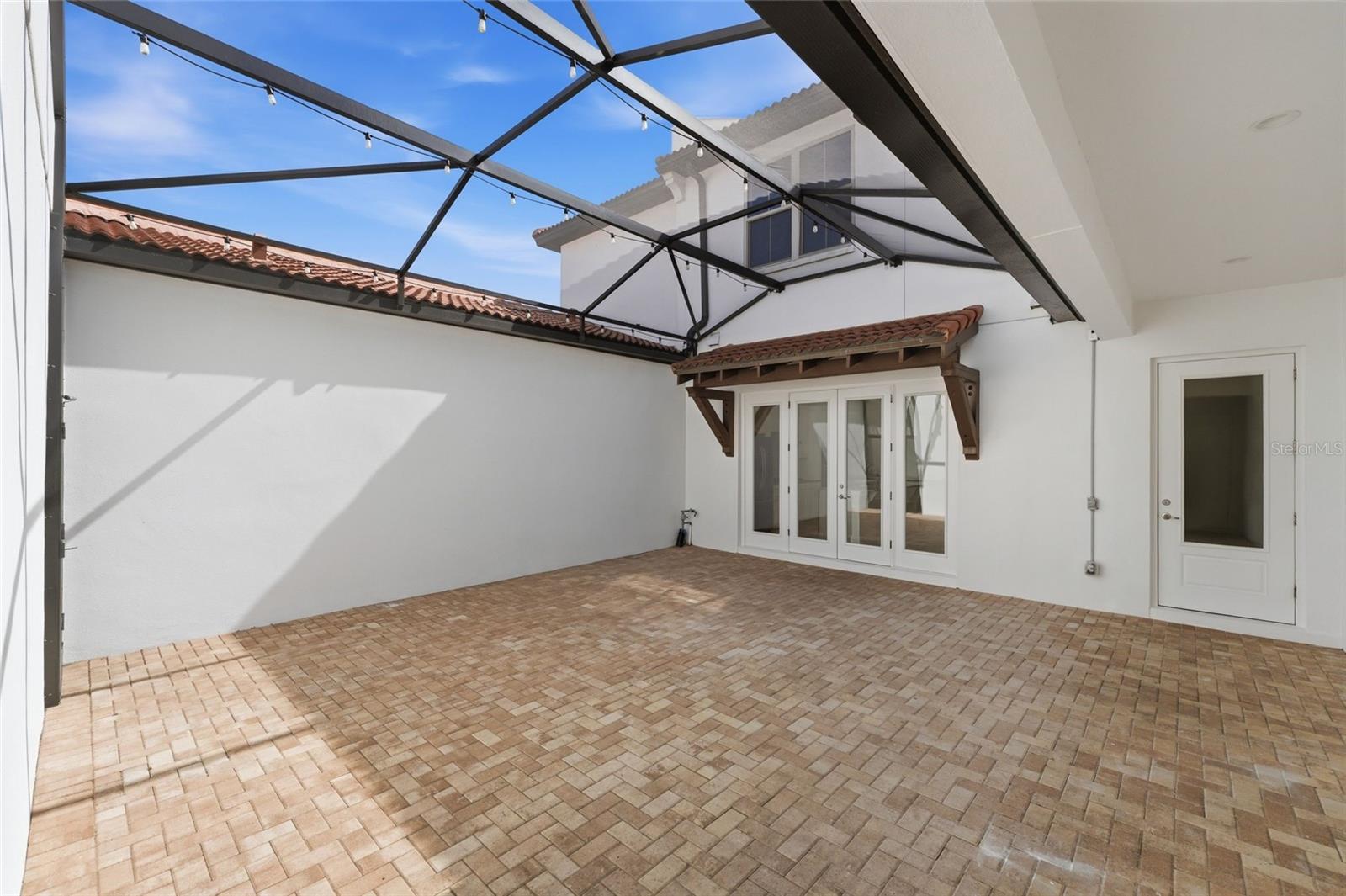 Image 19 of 25 For 8807 Fountain Palm Aly