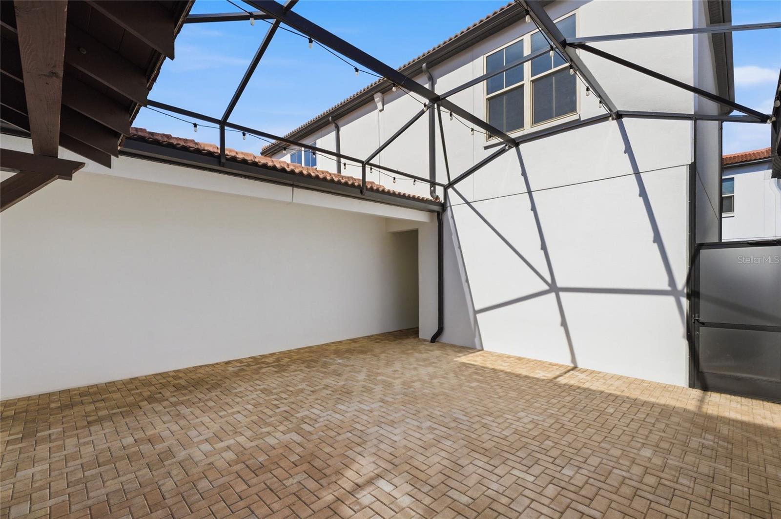 Image 20 of 25 For 8807 Fountain Palm Aly