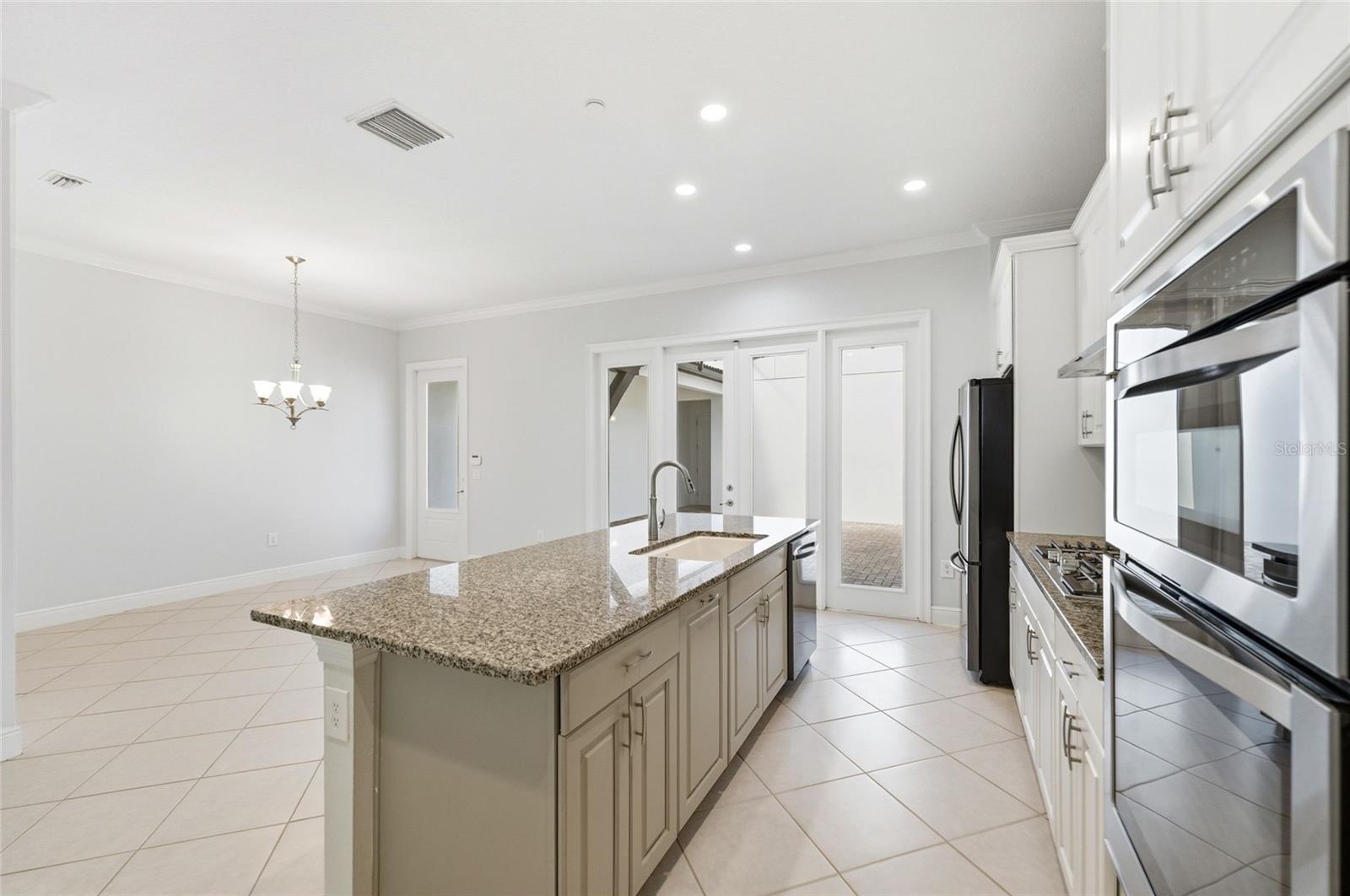 Image 4 of 25 For 8807 Fountain Palm Aly