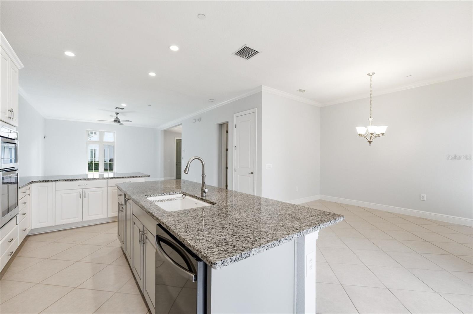 Image 5 of 25 For 8807 Fountain Palm Aly