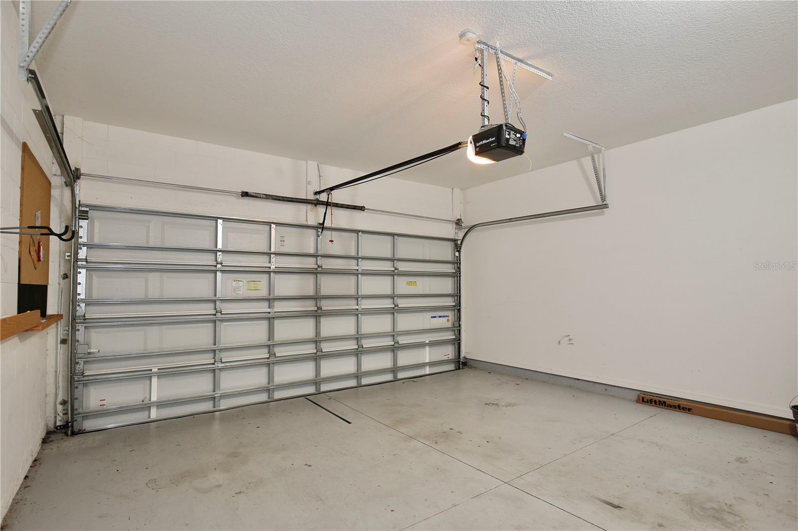 Image 23 of 28 For 13530 Fountainbleau Drive