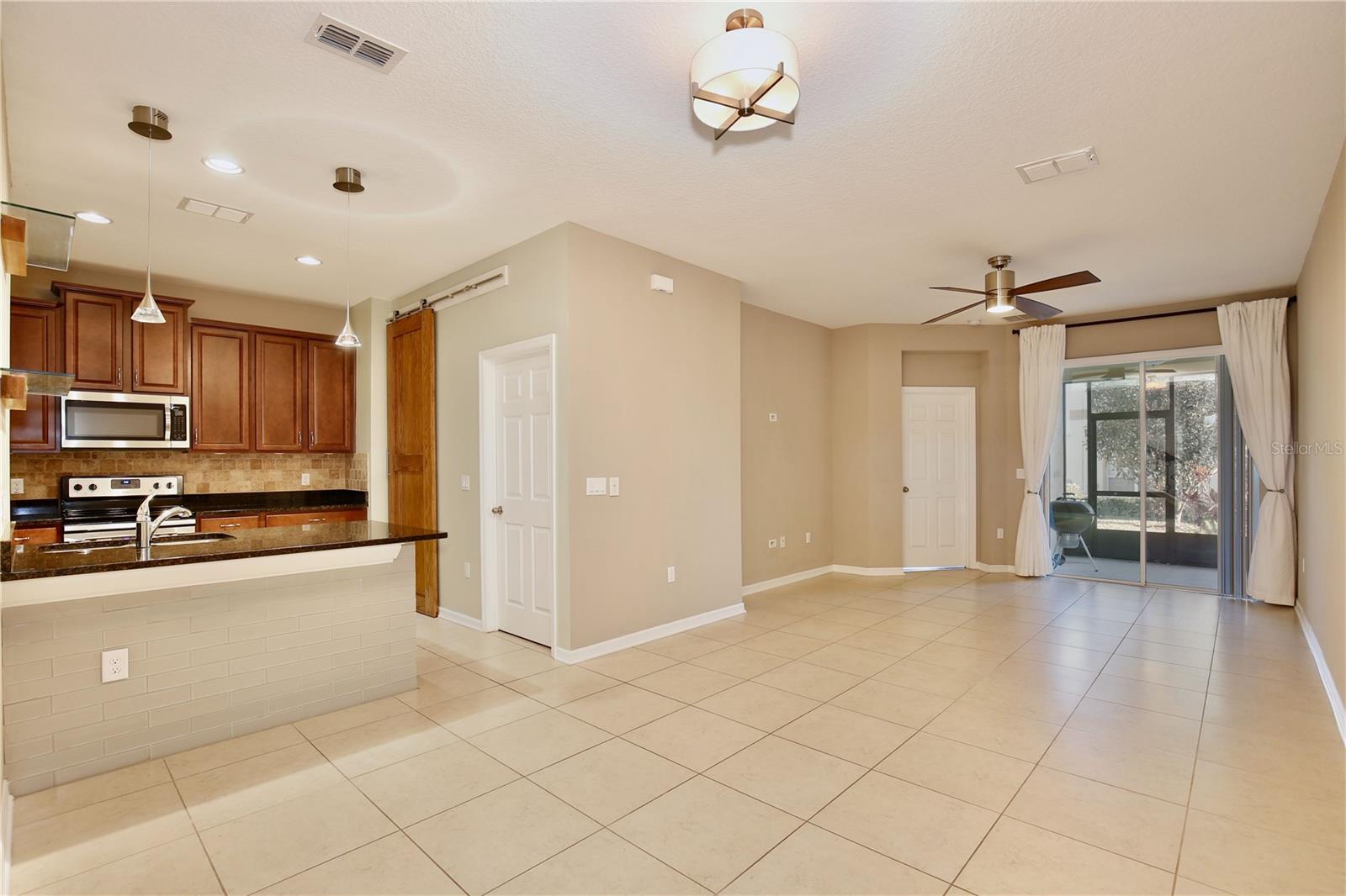 Image 3 of 28 For 13530 Fountainbleau Drive