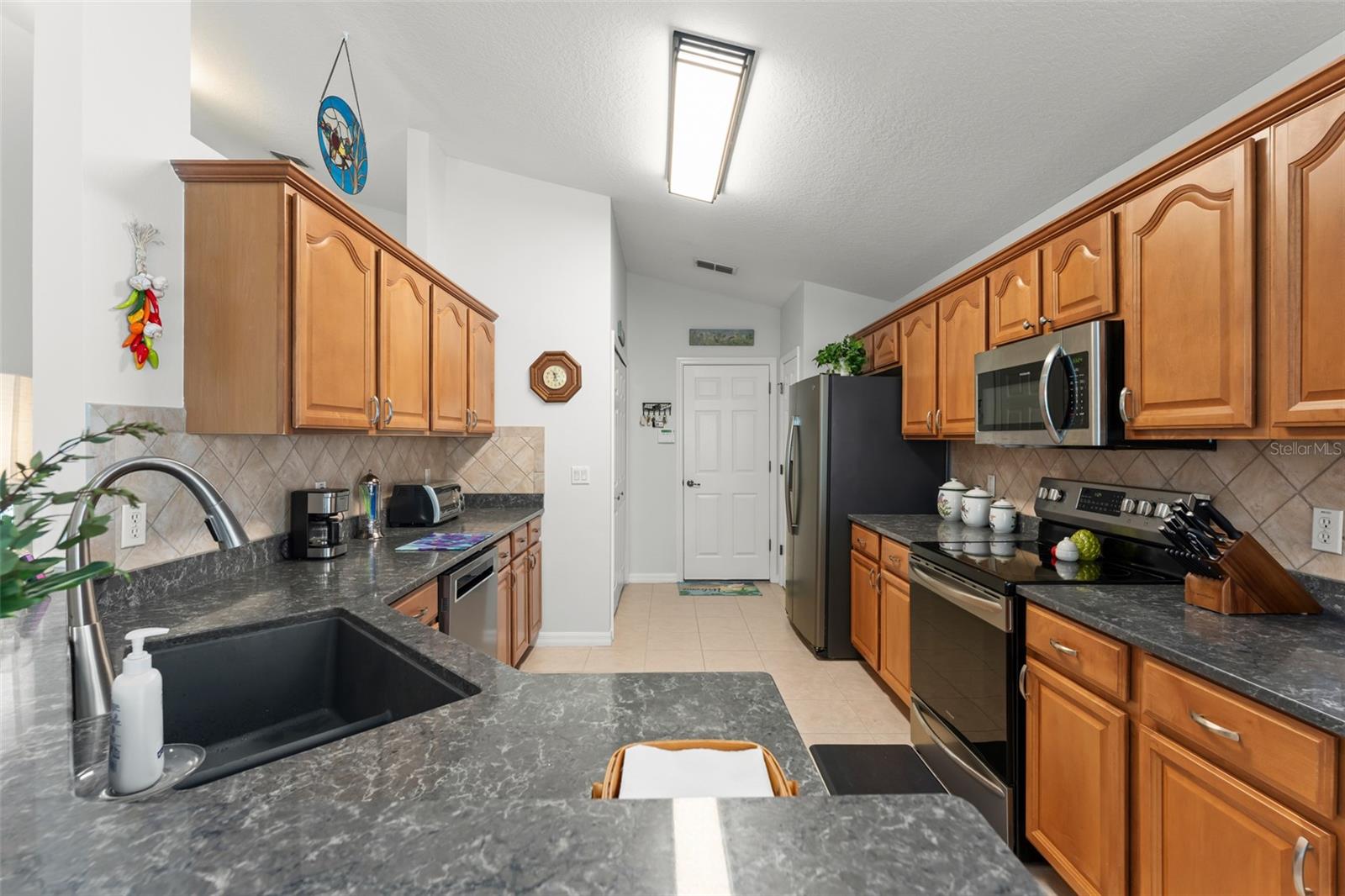 Image 14 of 44 For 9044 Oak Moss Drive