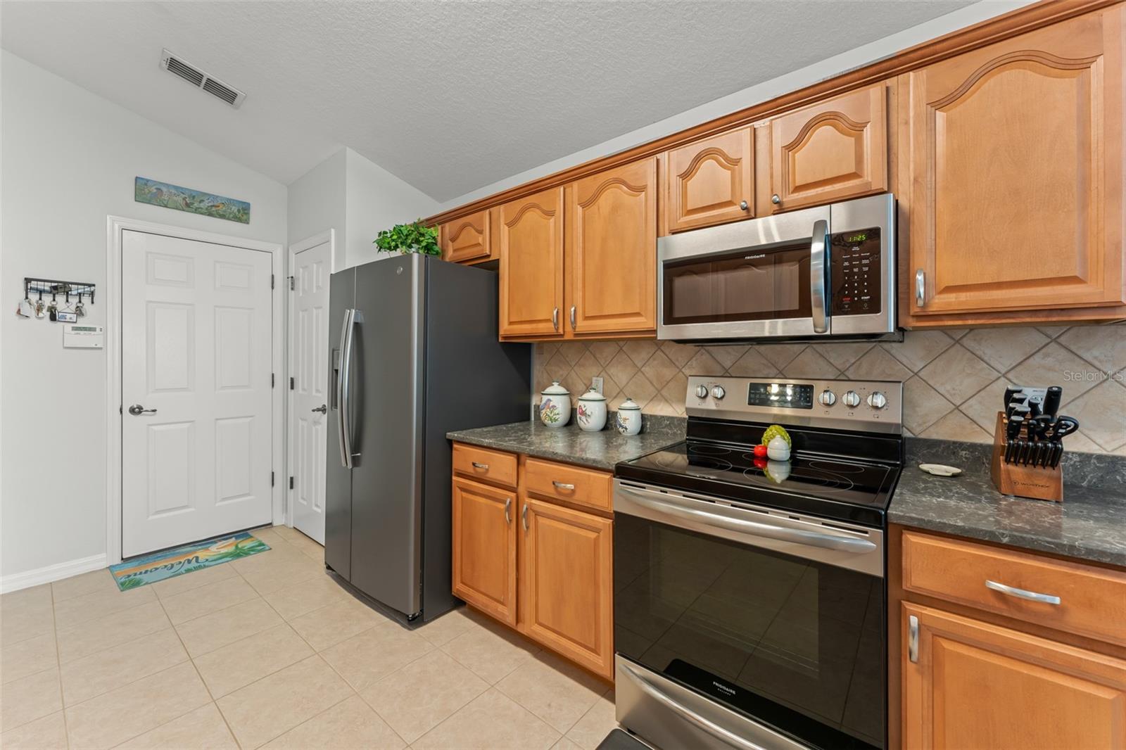 Image 17 of 44 For 9044 Oak Moss Drive