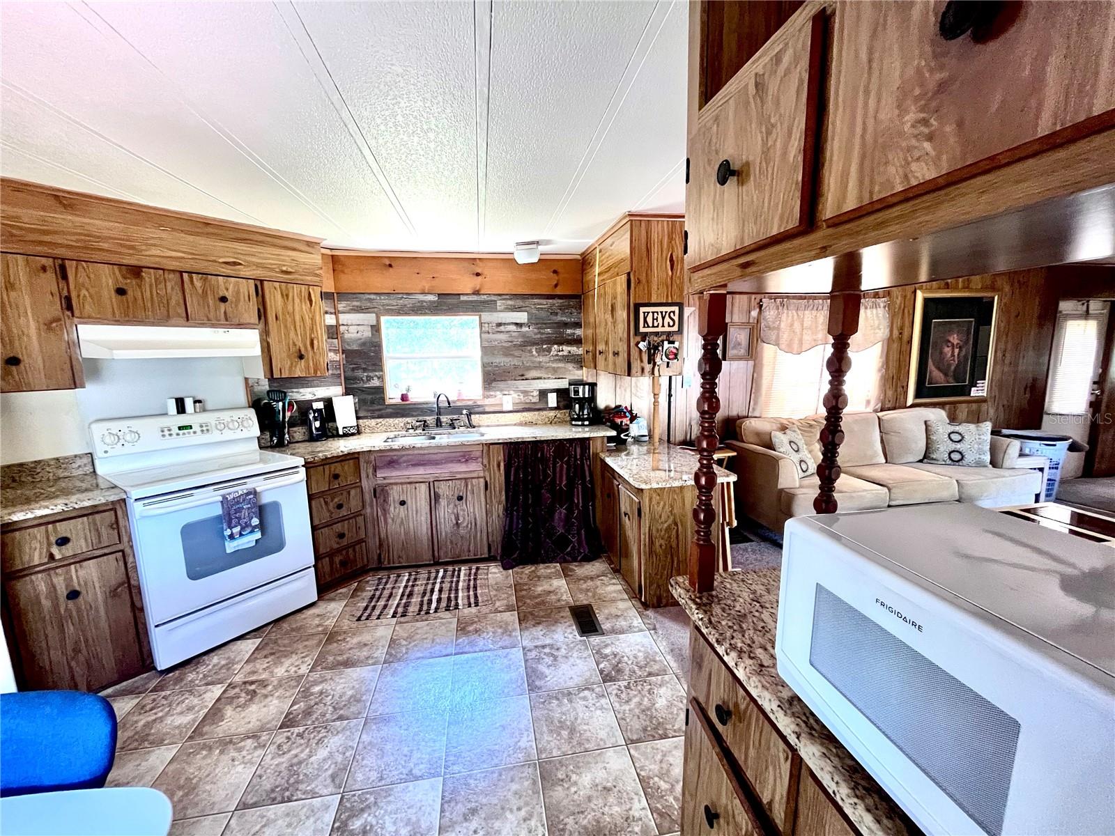 Image 11 of 27 For 1610 178th Street