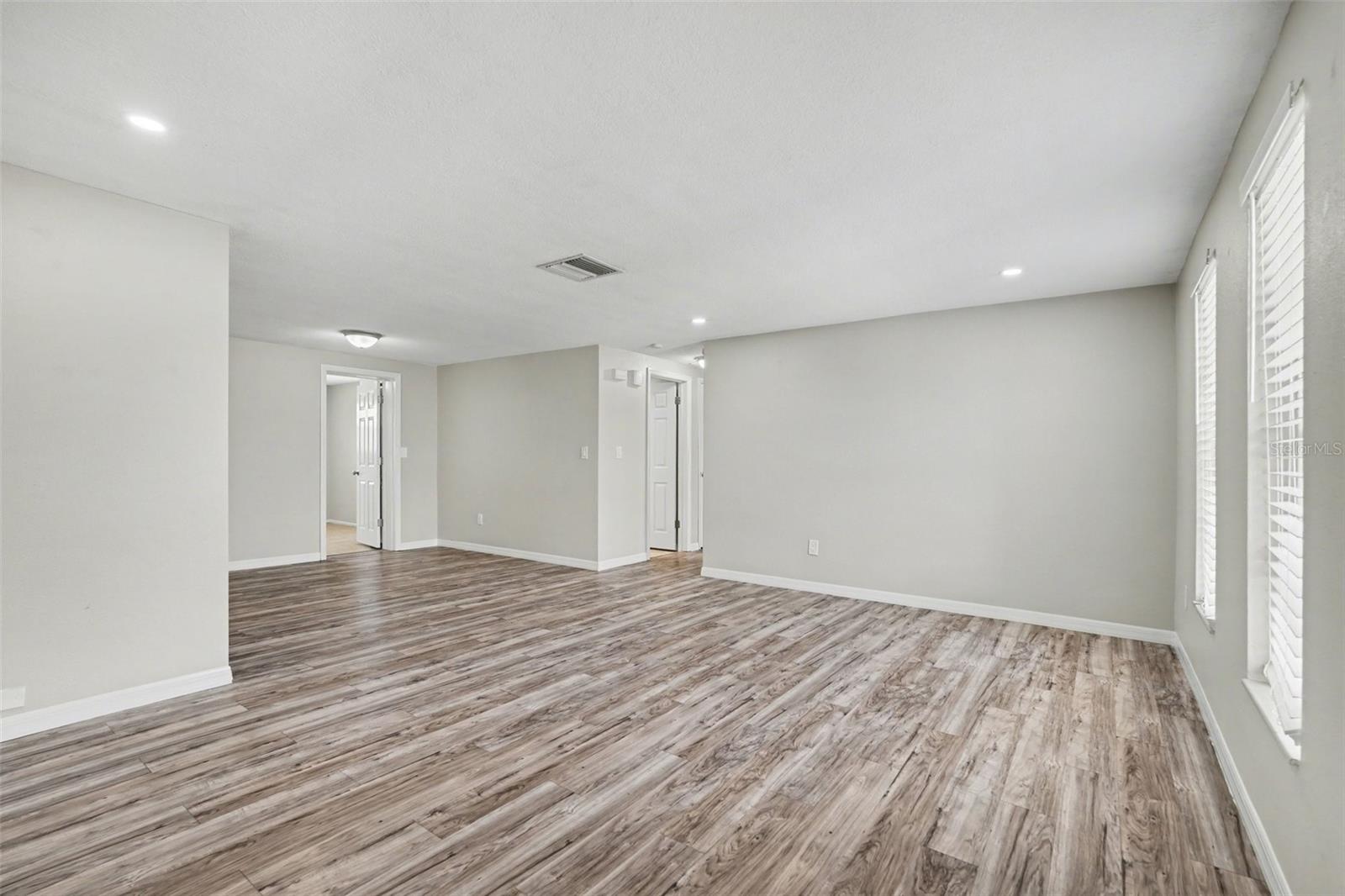 Image 11 of 21 For 6337 Bonaire Avenue