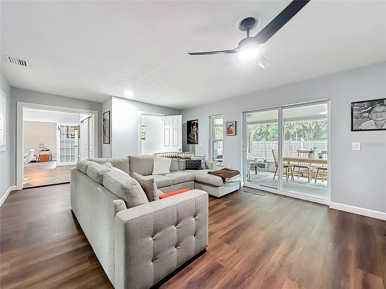 Image 12 of 53 For 1092 Riviera Boulevard