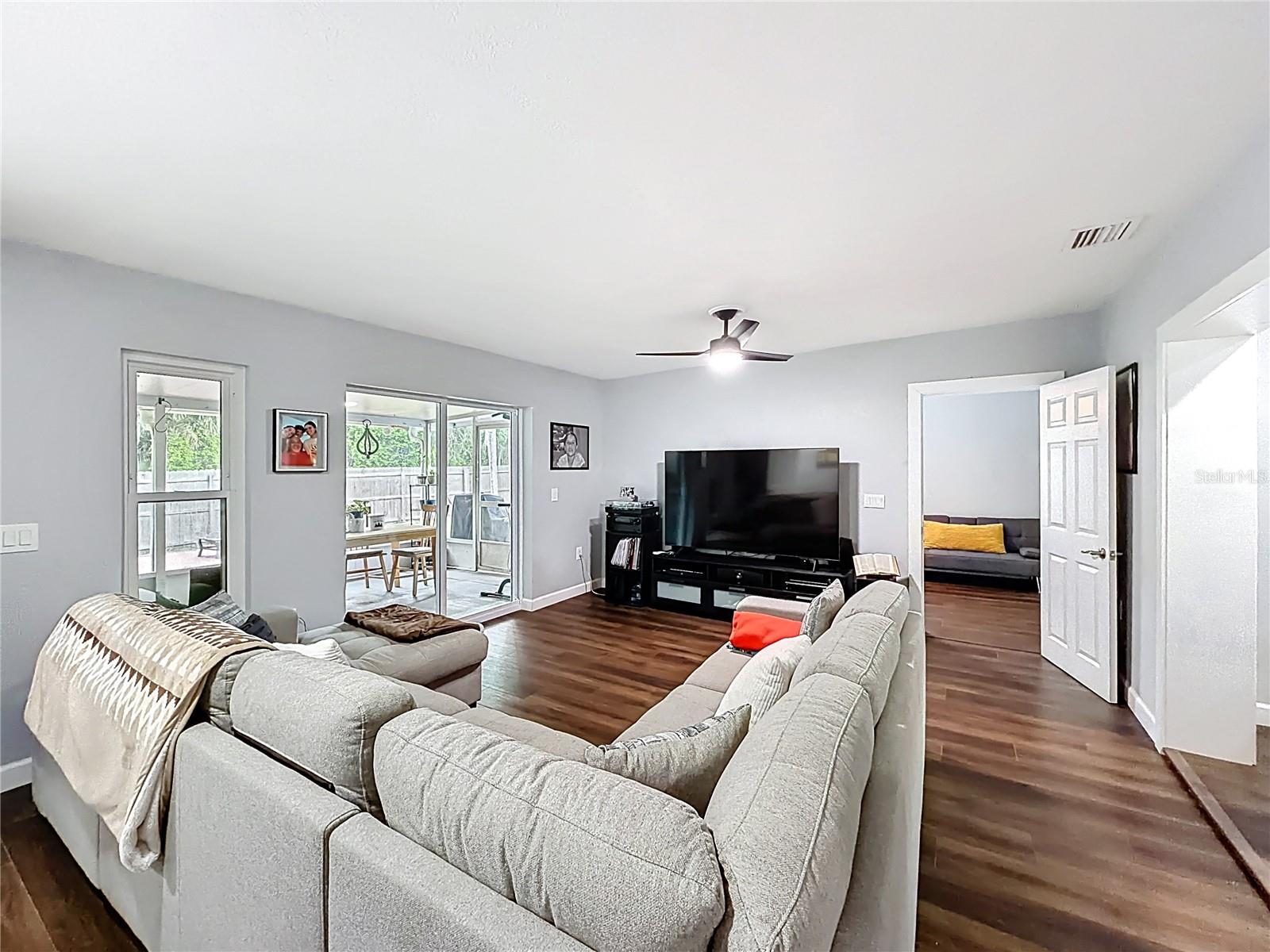 Image 14 of 53 For 1092 Riviera Boulevard