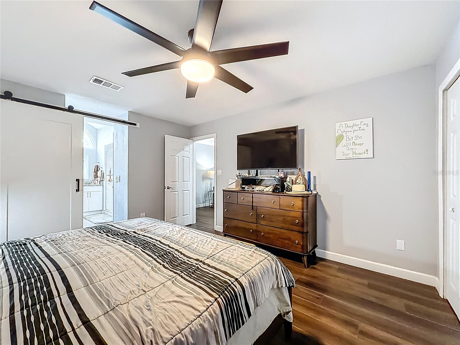 Image 17 of 53 For 1092 Riviera Boulevard