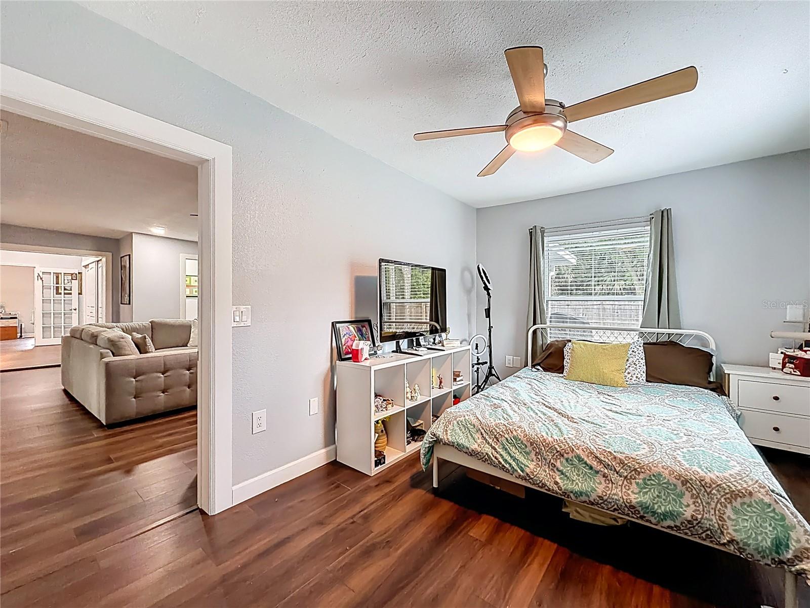 Image 24 of 53 For 1092 Riviera Boulevard