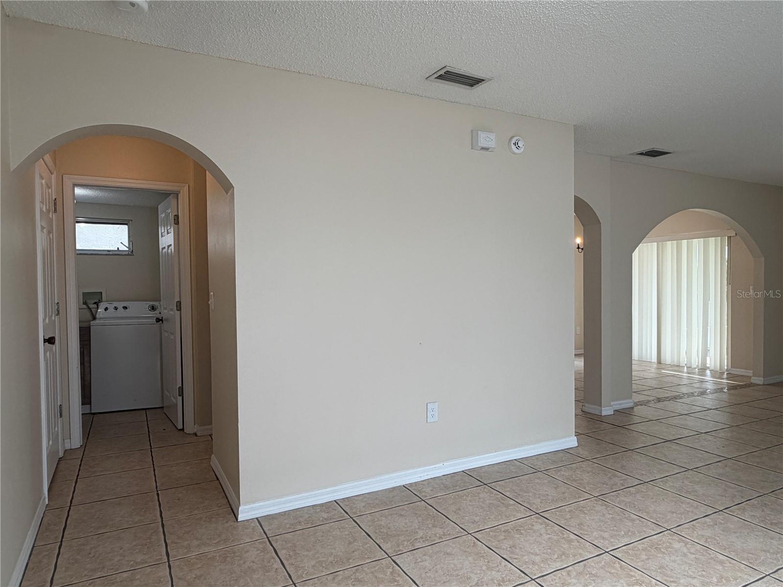 Image 10 of 27 For 758 Burlwood Street