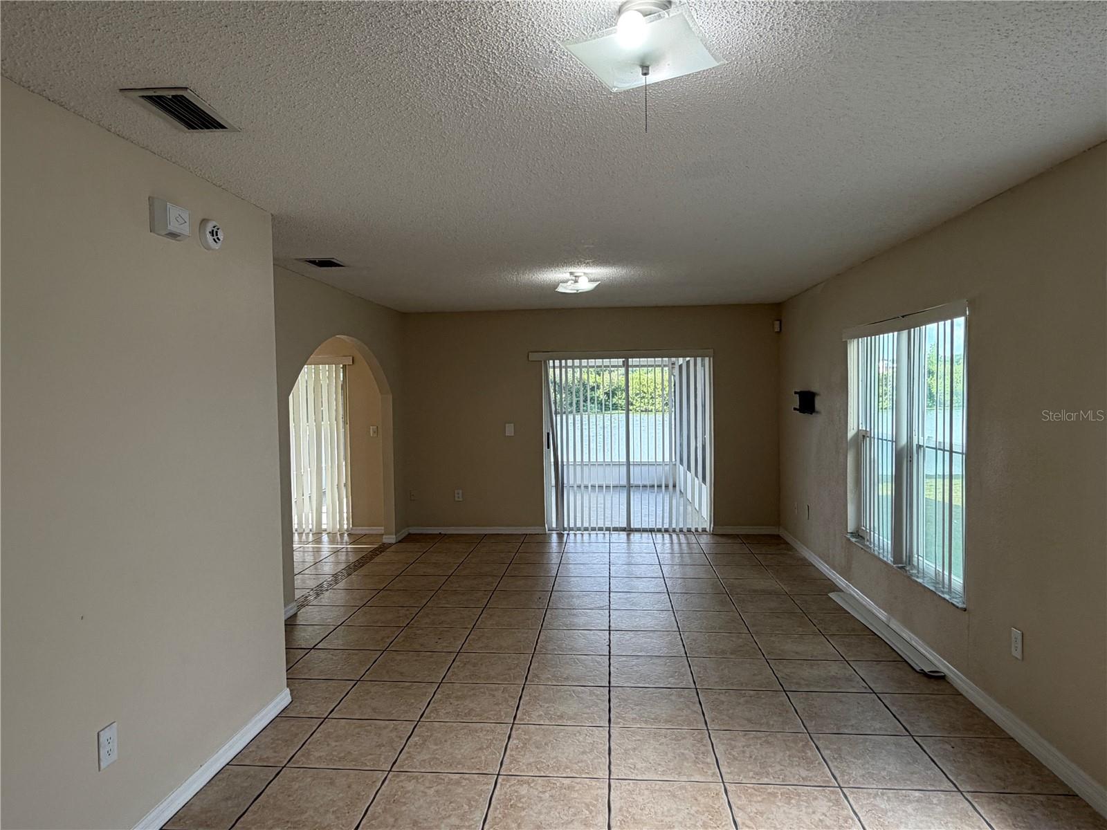 Image 11 of 27 For 758 Burlwood Street