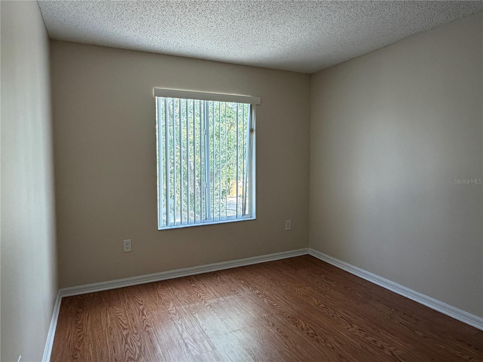 Image 12 of 27 For 758 Burlwood Street