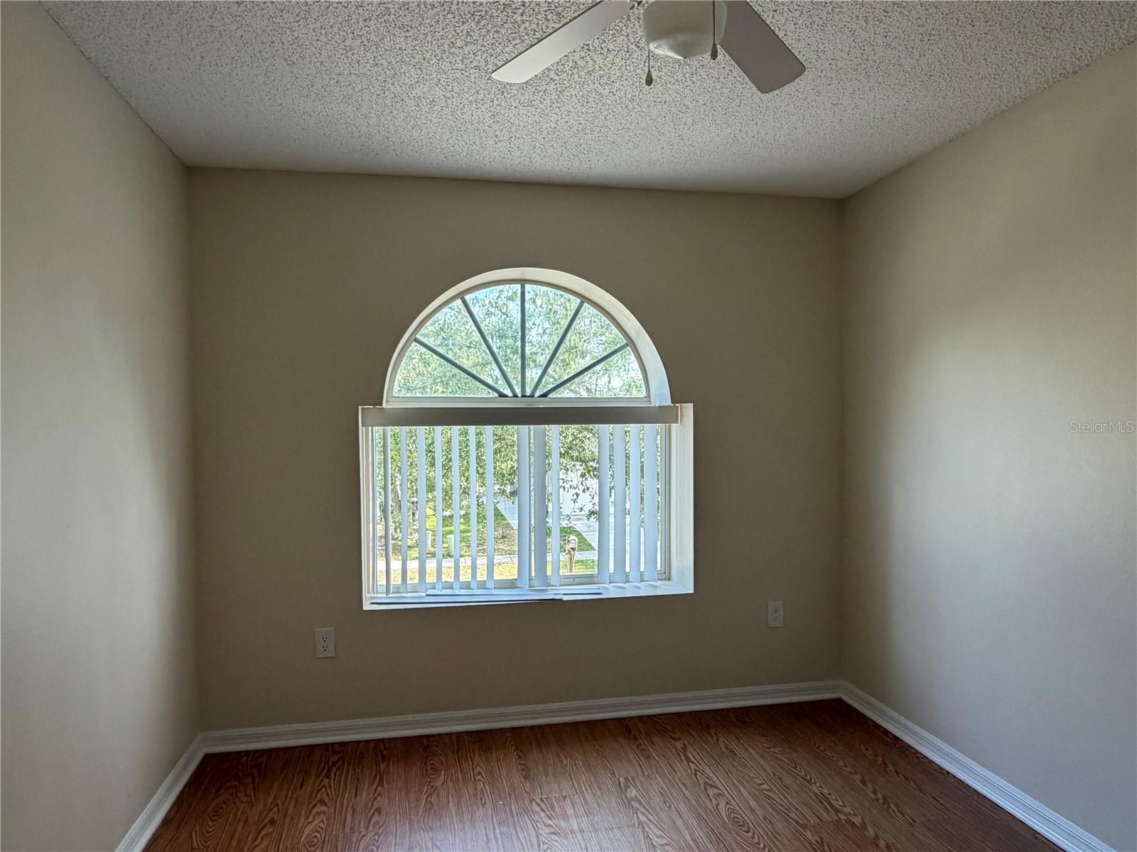 Image 14 of 27 For 758 Burlwood Street