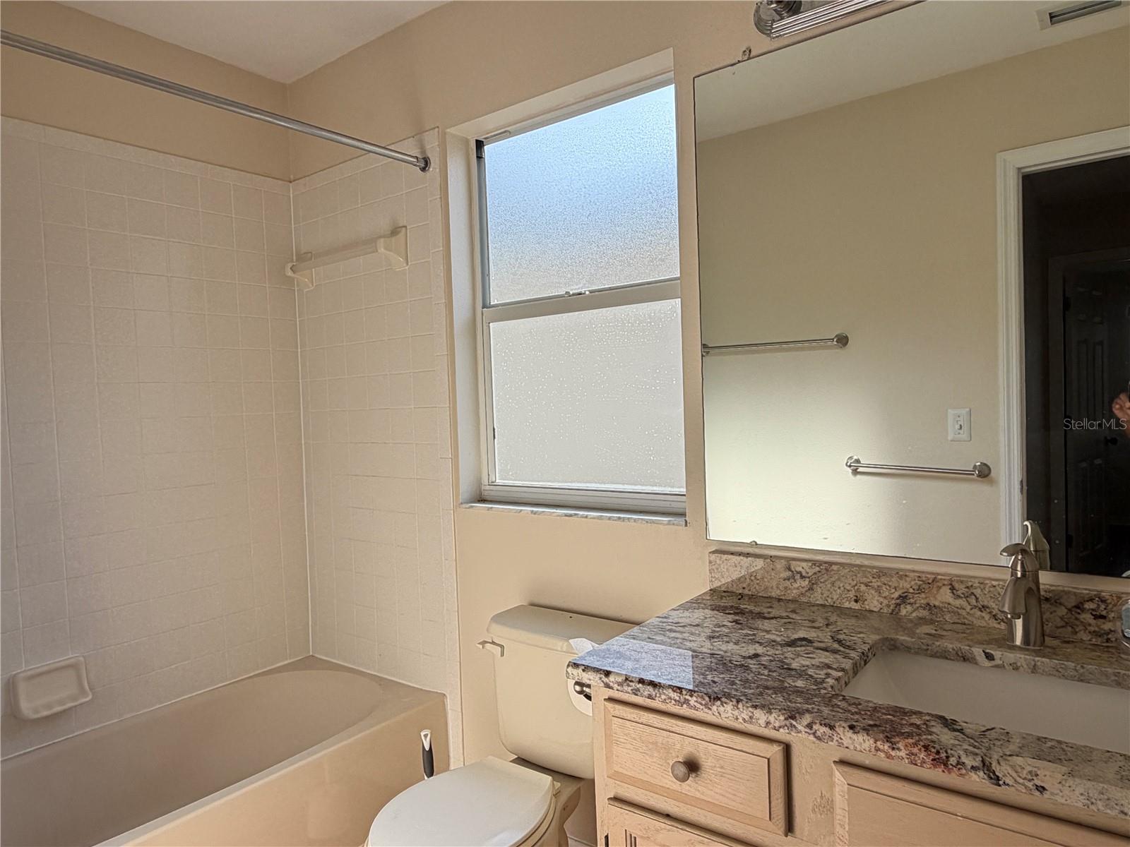 Image 16 of 27 For 758 Burlwood Street