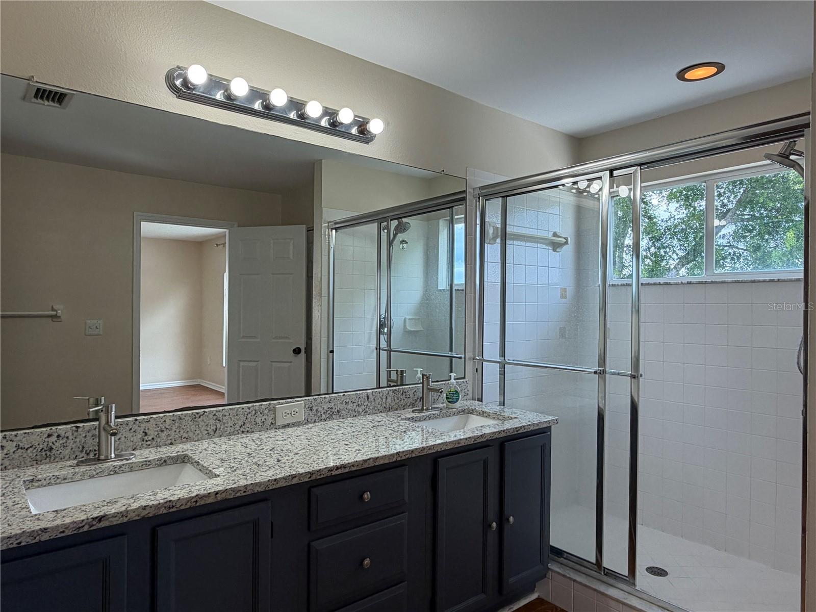 Image 20 of 27 For 758 Burlwood Street