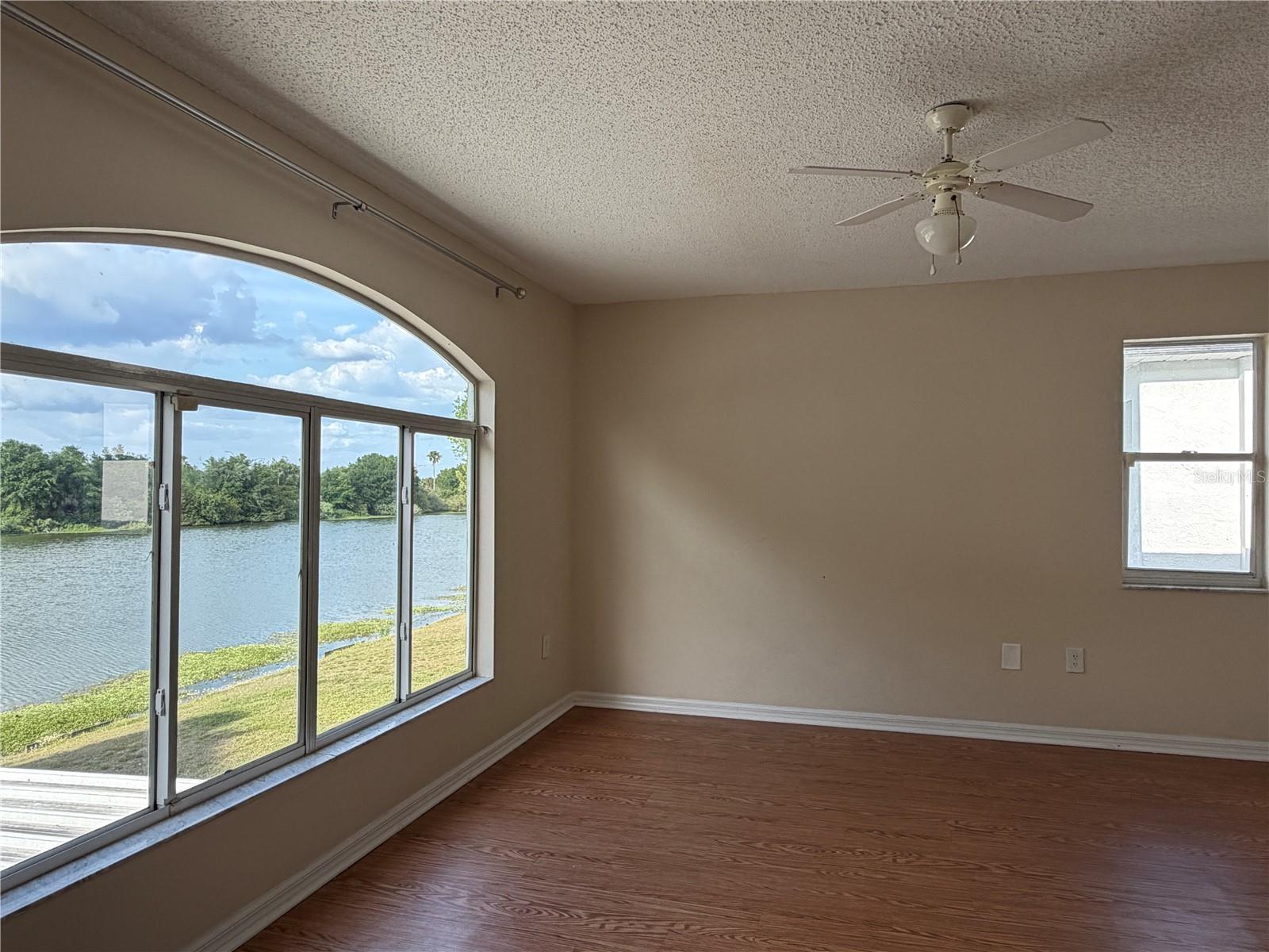 Image 21 of 27 For 758 Burlwood Street